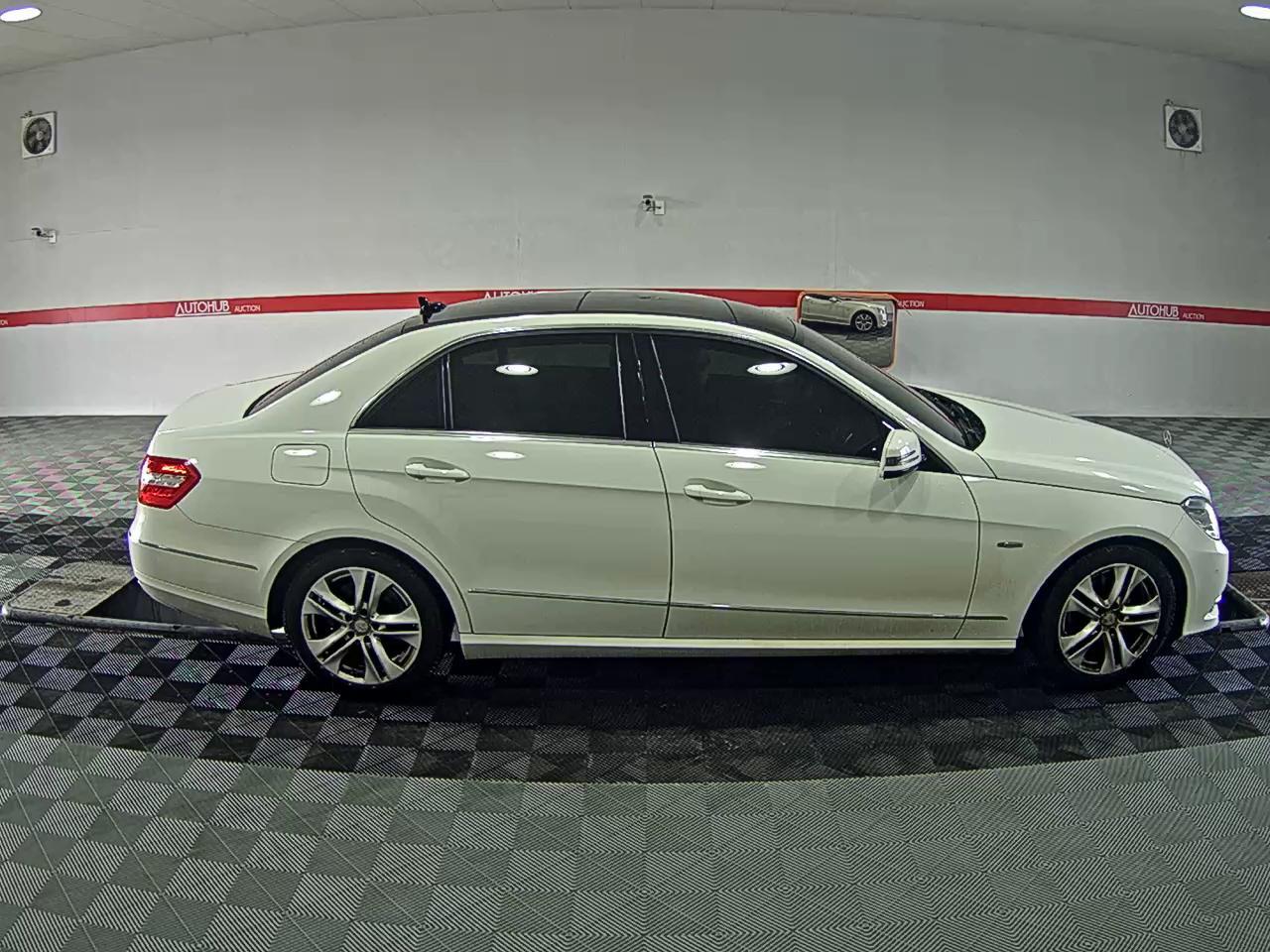 Mercedes-Benz E-Class 2012 - Image 3