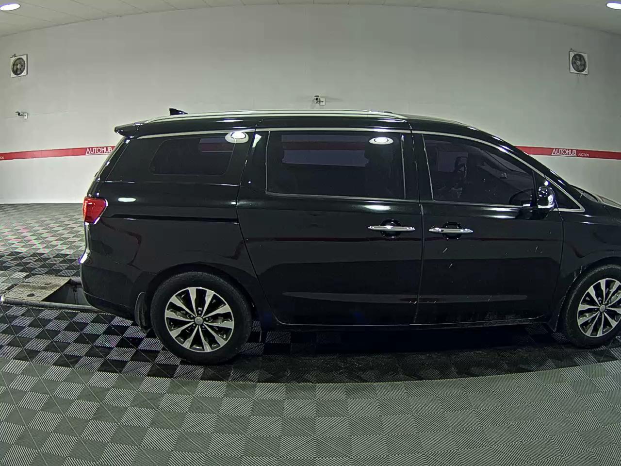 كيا نيو كارنيفال 2017 - صورة 3