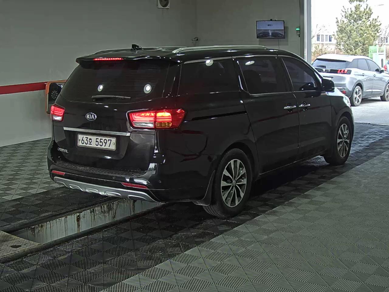 كيا نيو كارنيفال 2017 - صورة 4