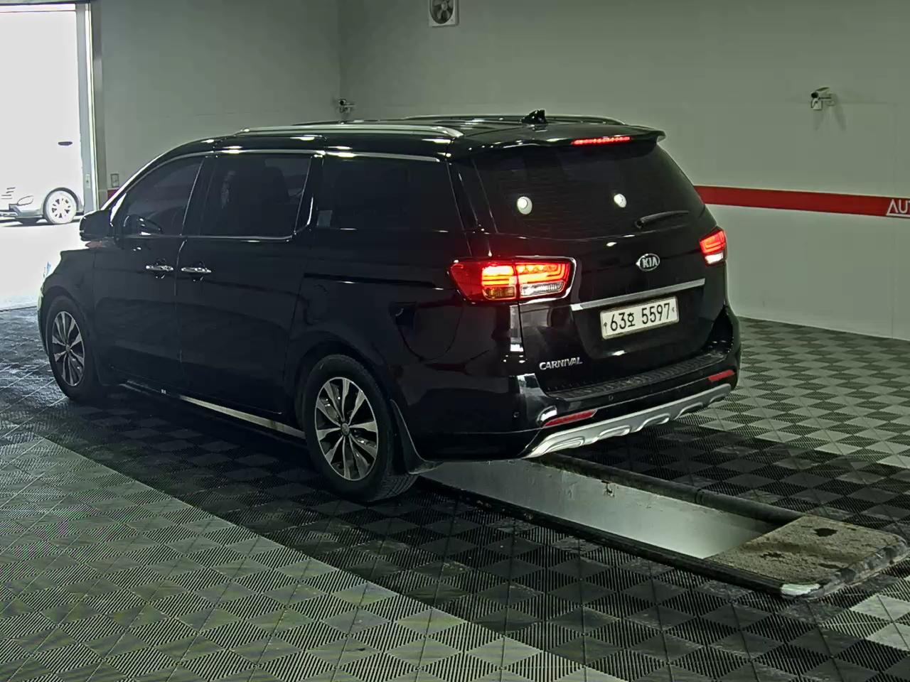 كيا نيو كارنيفال 2017 - صورة 5
