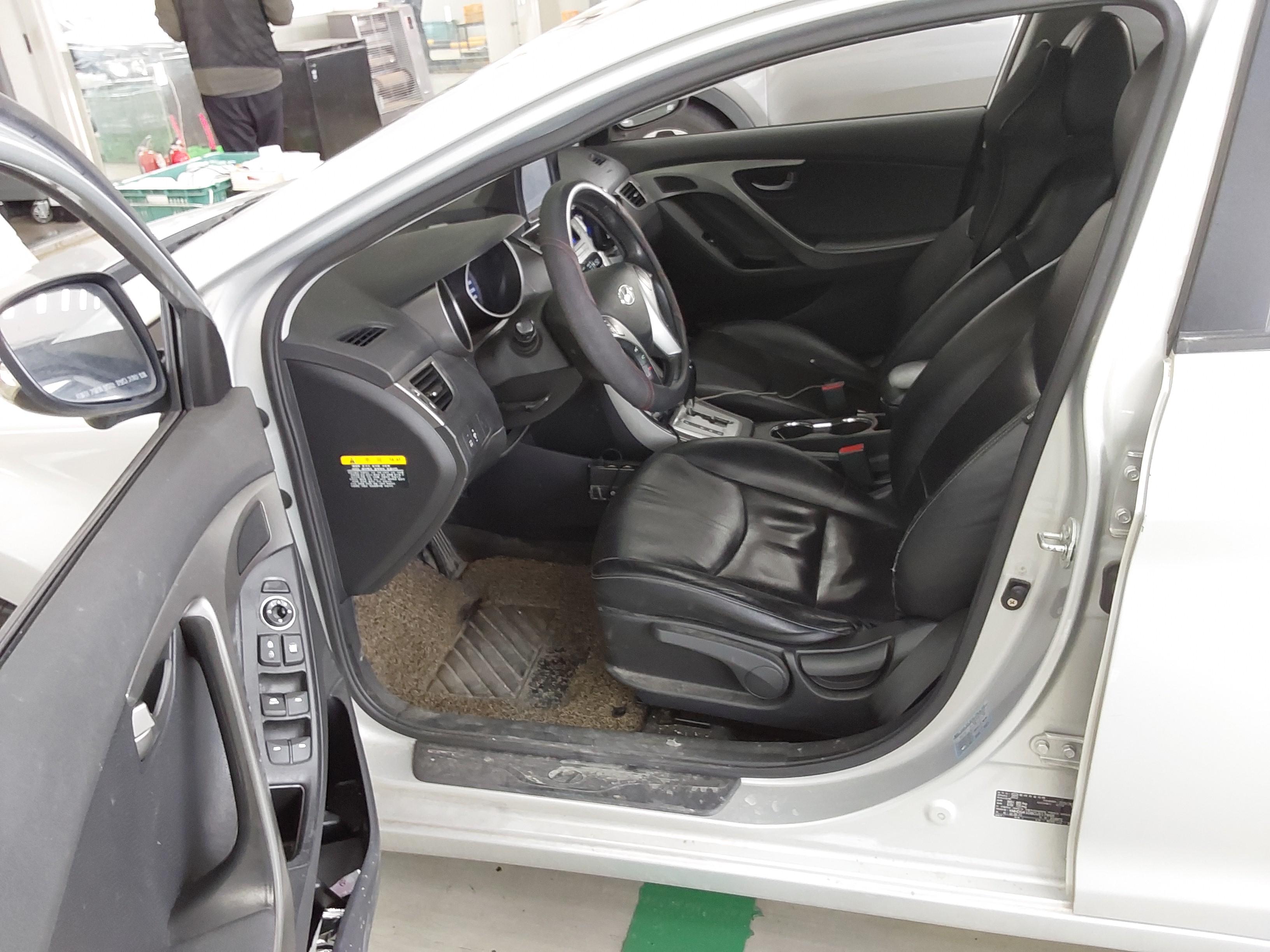 Hyundai Elantra 2012 - Image 9