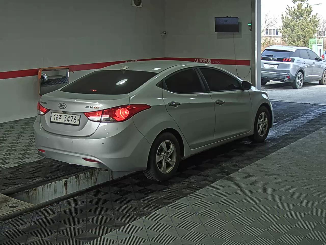 Hyundai Elantra 2012 - Image 4