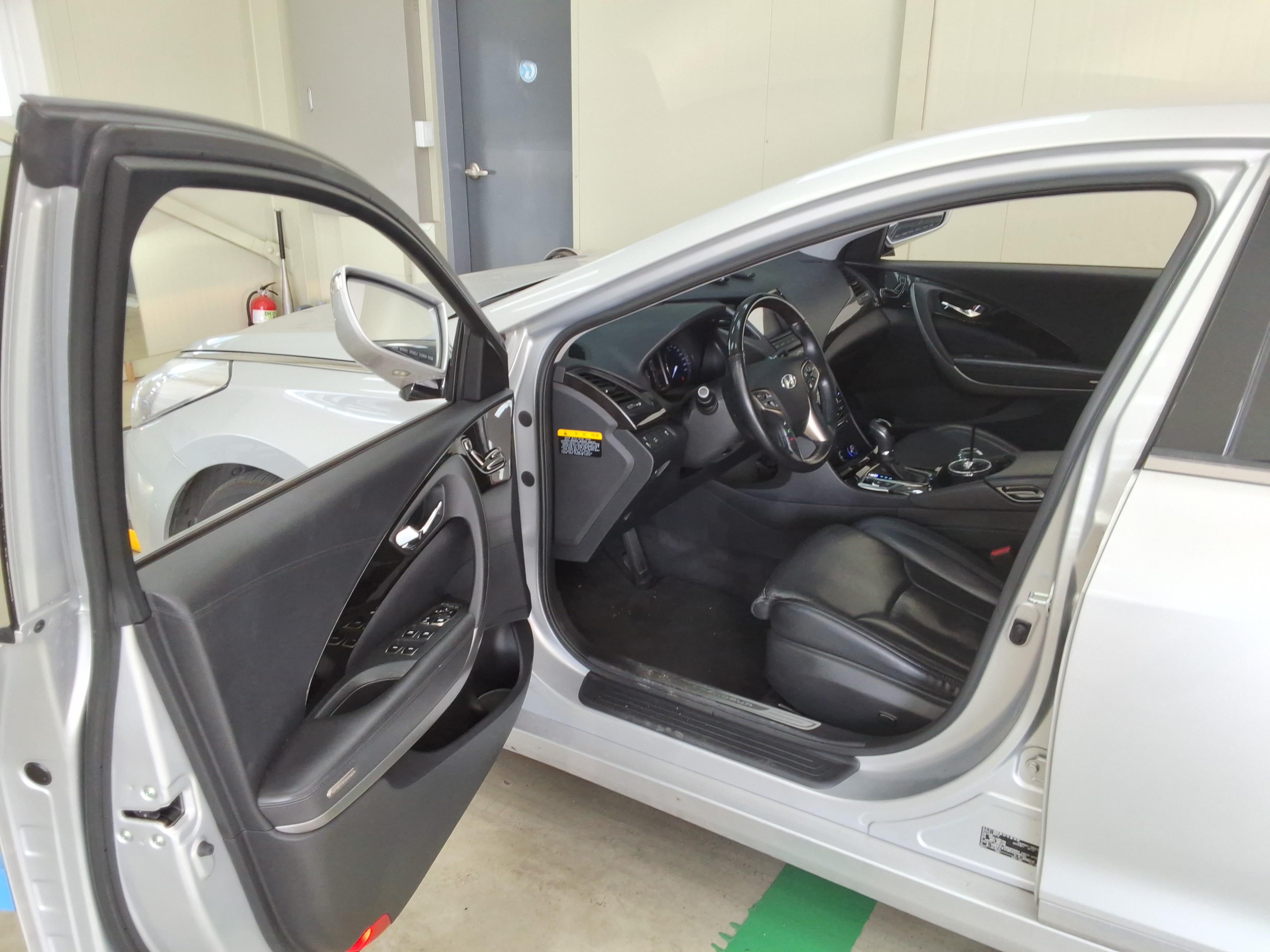 Hyundai Grandeur 2012 - Image 9