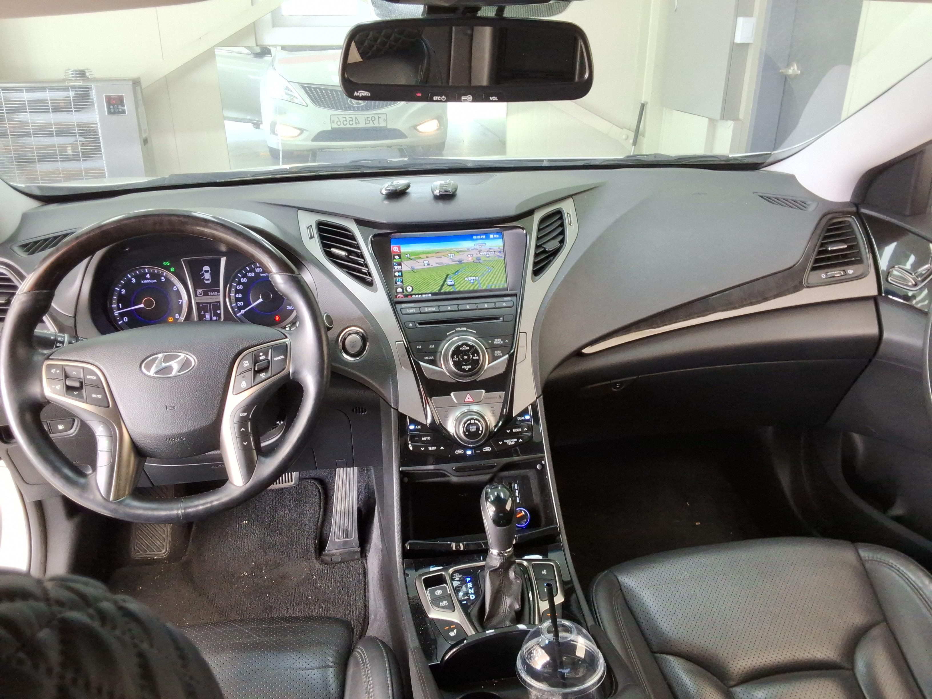 Hyundai Grandeur 2012 - Image 10