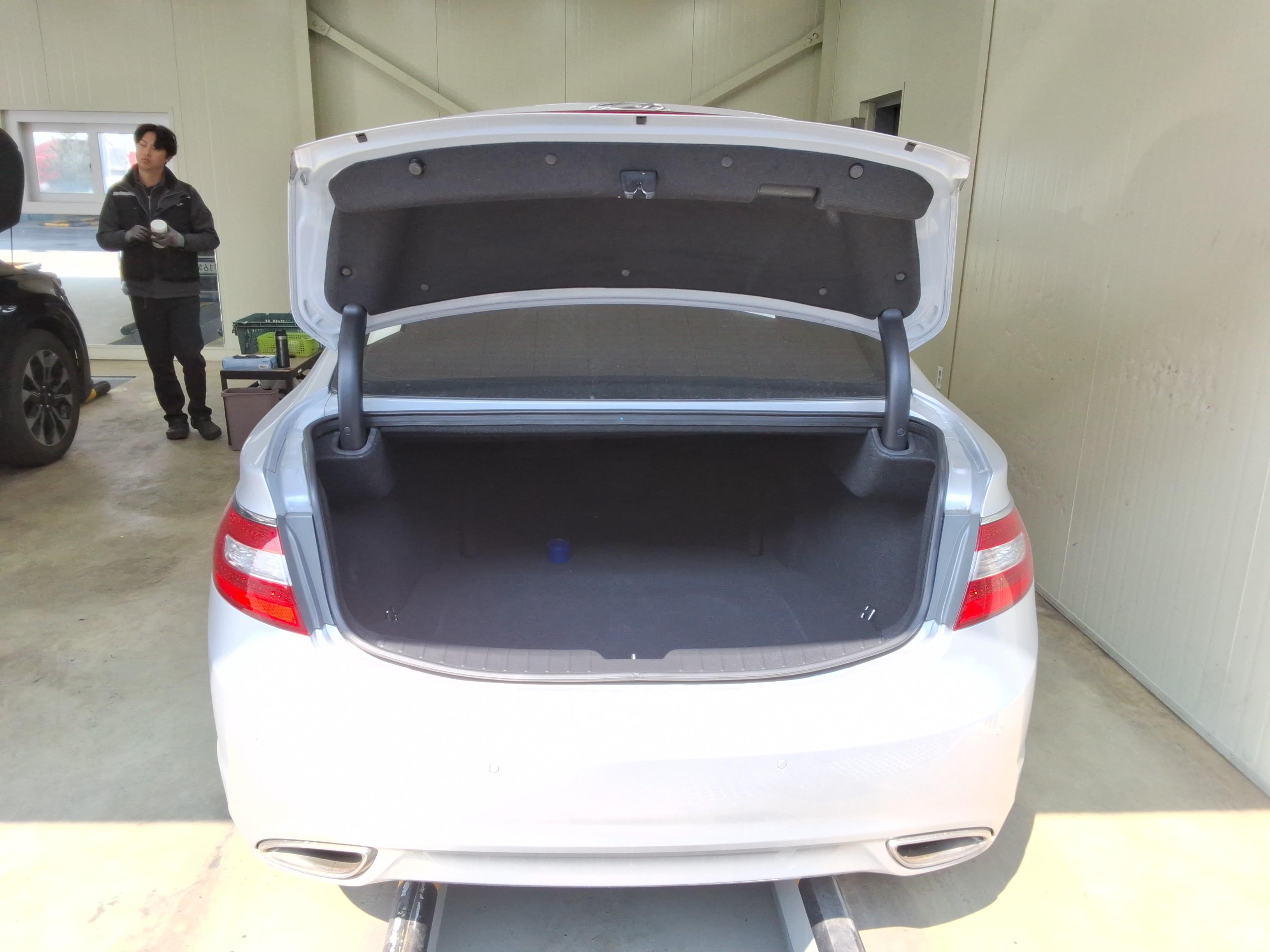 Hyundai Grandeur 2012 - Image 12