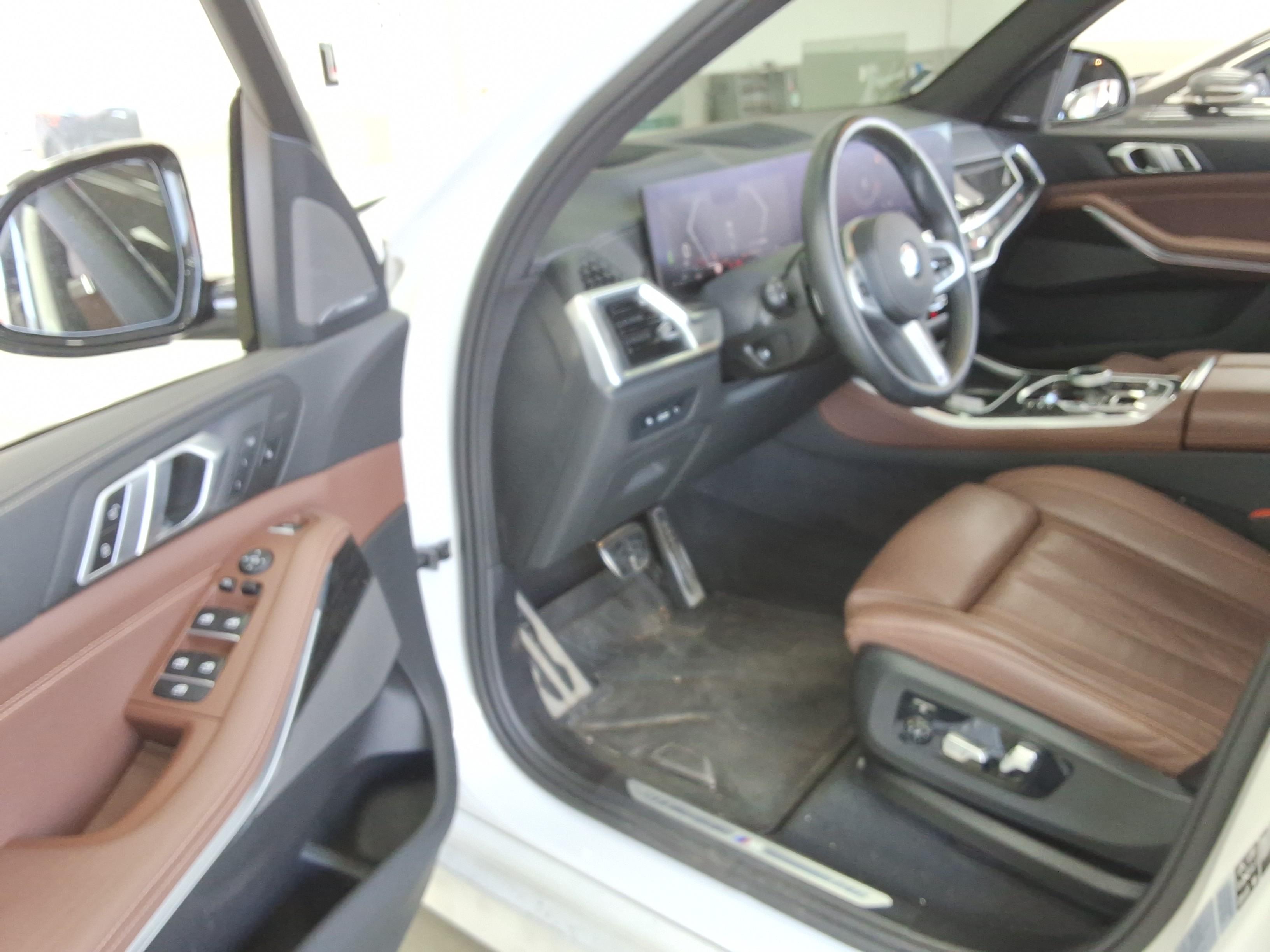 بي إم دبليو X5 2024 - صورة 10