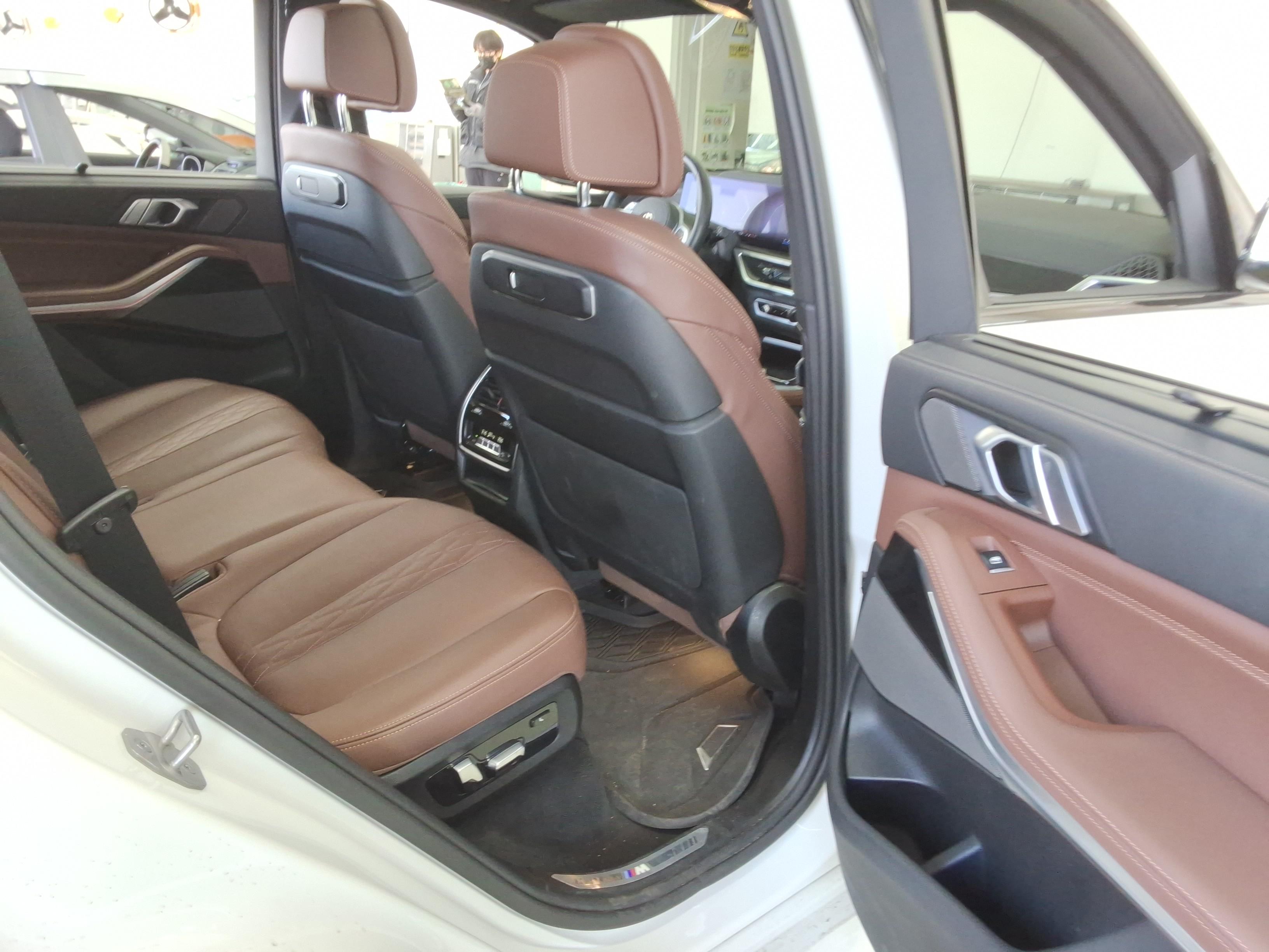 بي إم دبليو X5 2024 - صورة 13