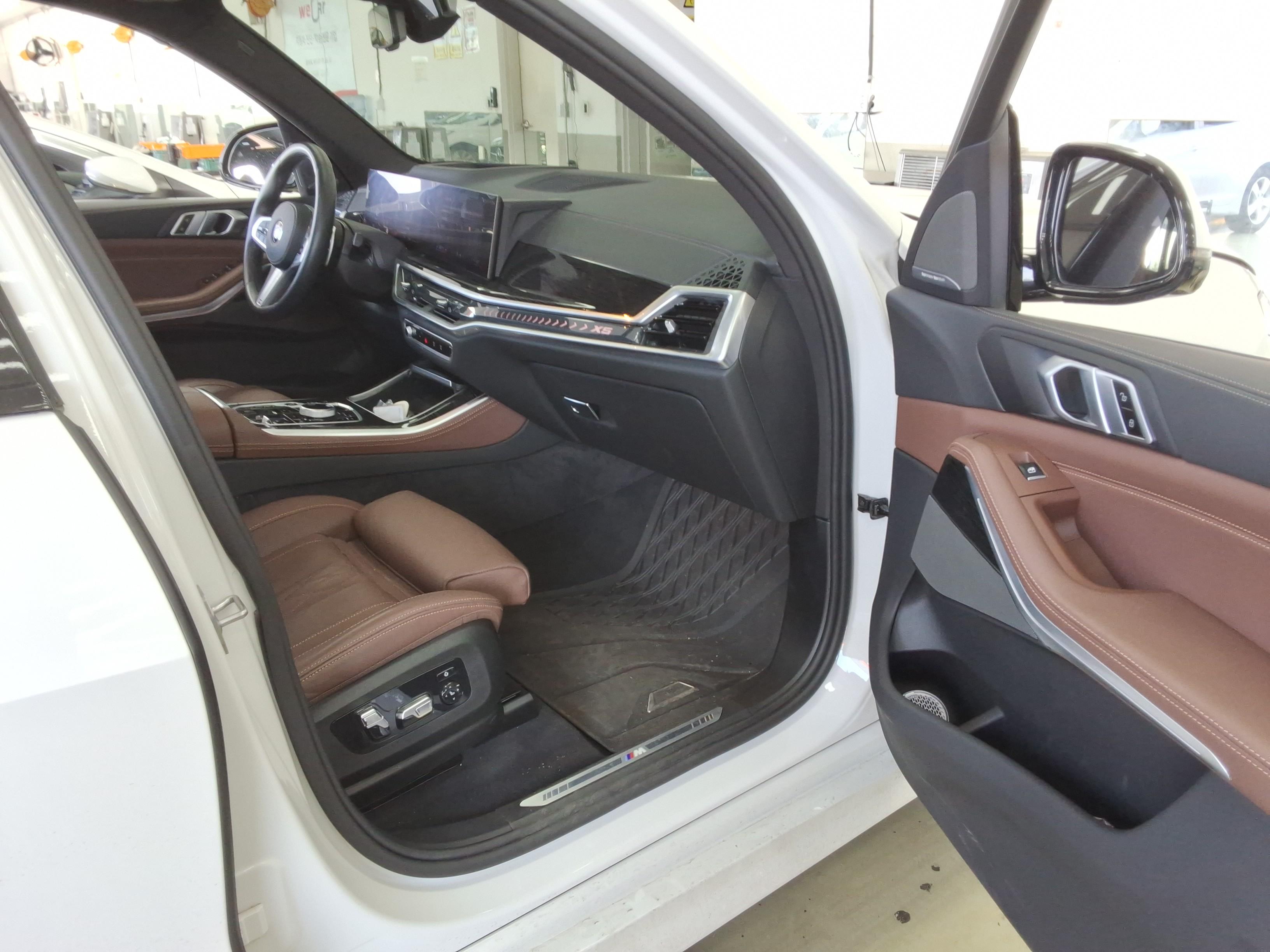 بي إم دبليو X5 2024 - صورة 14