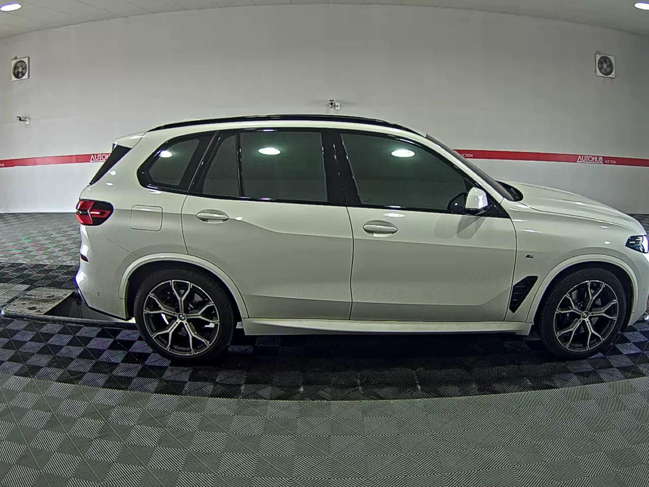 بي إم دبليو X5 2024 - صورة 3