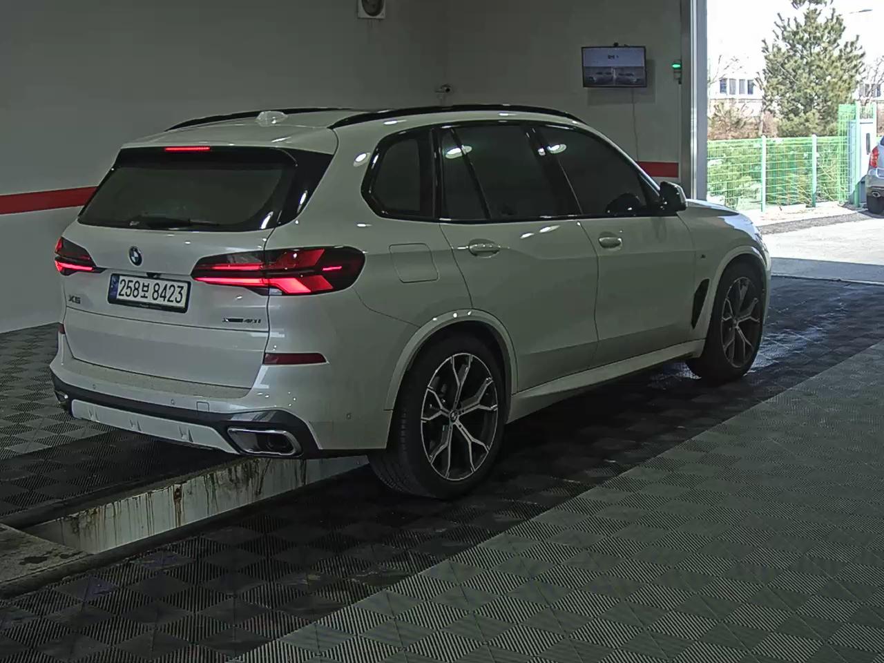 بي إم دبليو X5 2024 - صورة 4