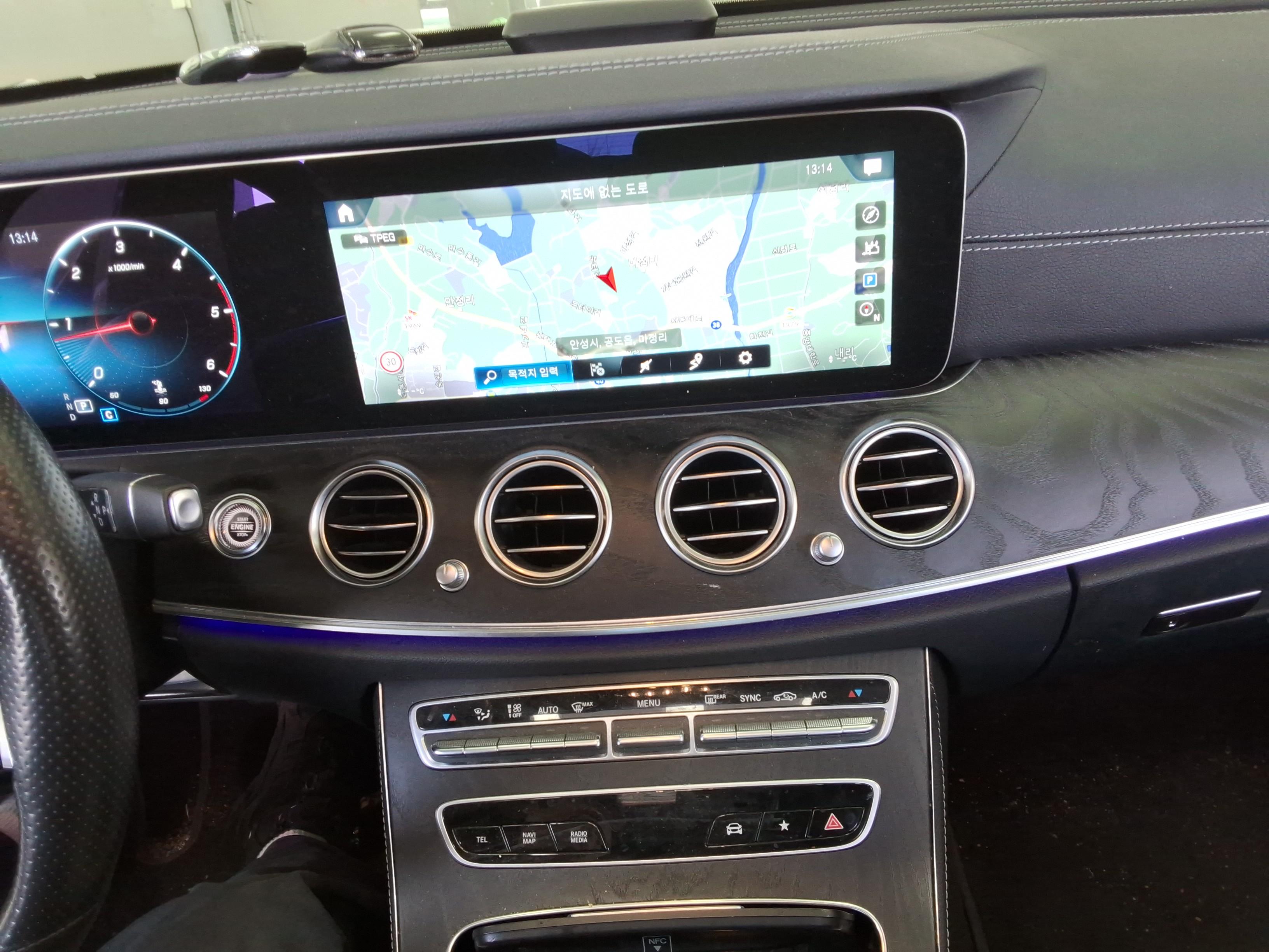 Mercedes-Benz E-Class 2021 - Image 18