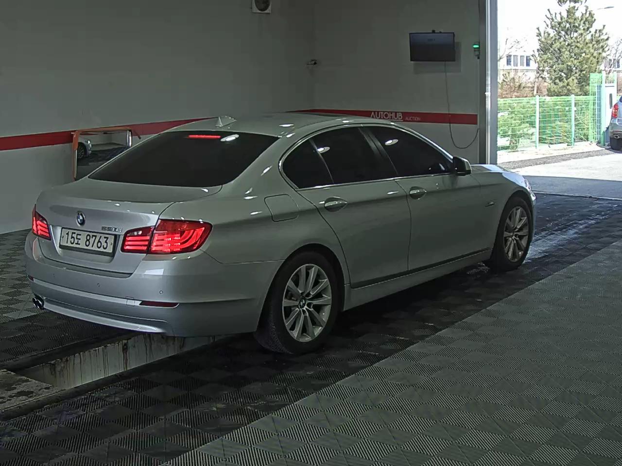 بي إم دبليو الفئة 5 2011 - صورة 4