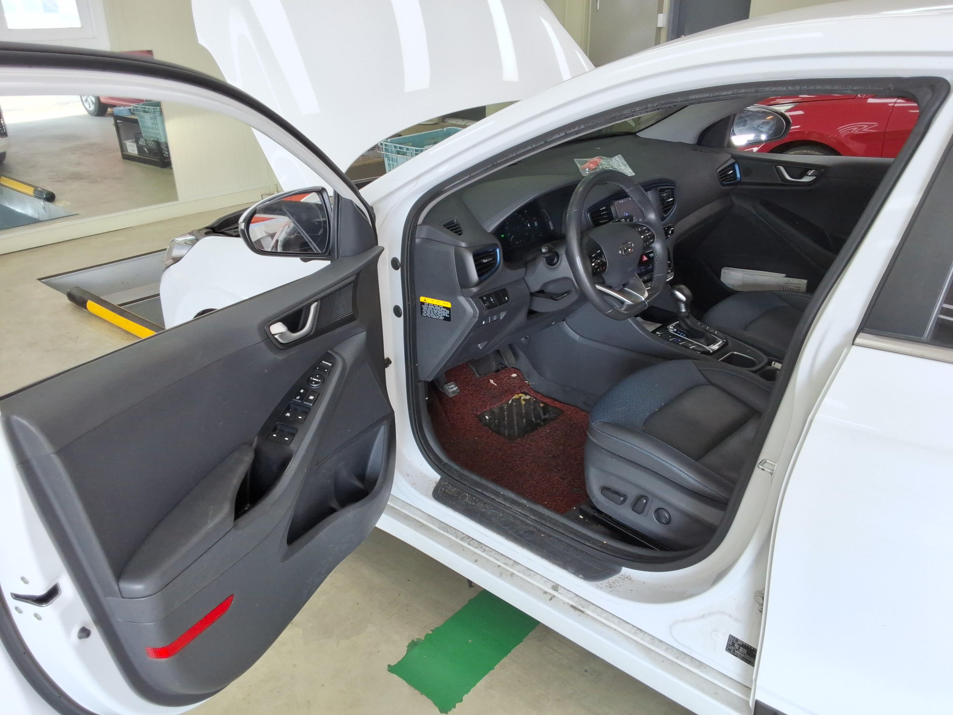 Hyundai Ioniq 2018 - Image 9