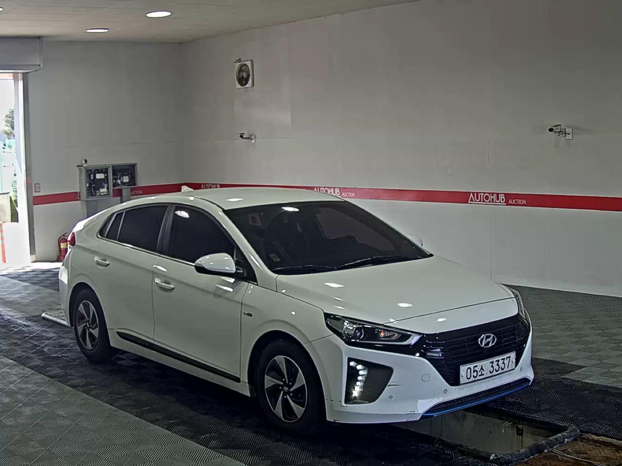 Hyundai Ioniq 2018 - Image 2