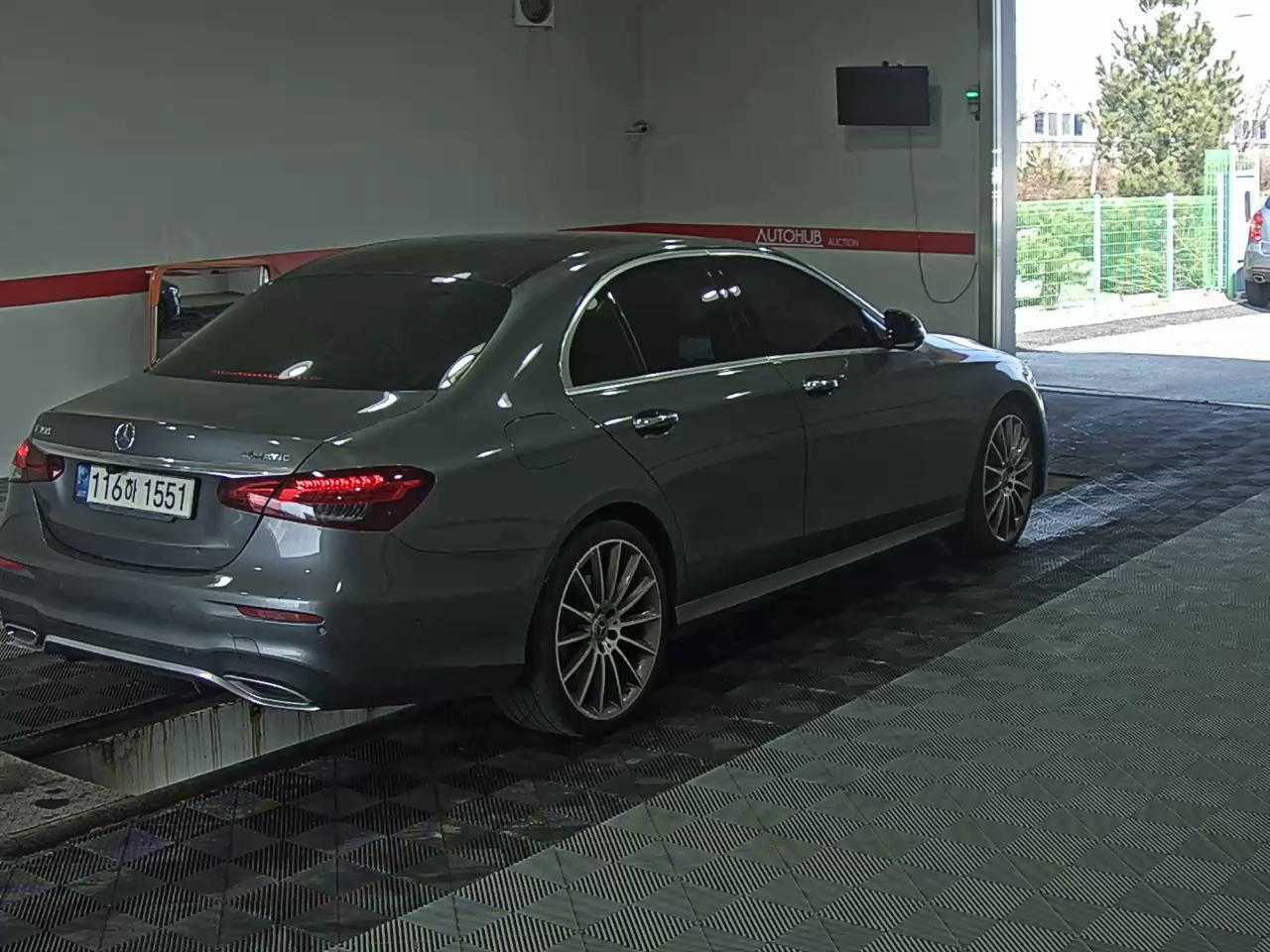 메르세데스-벤츠 E-클래스 2021 - 이미지 4