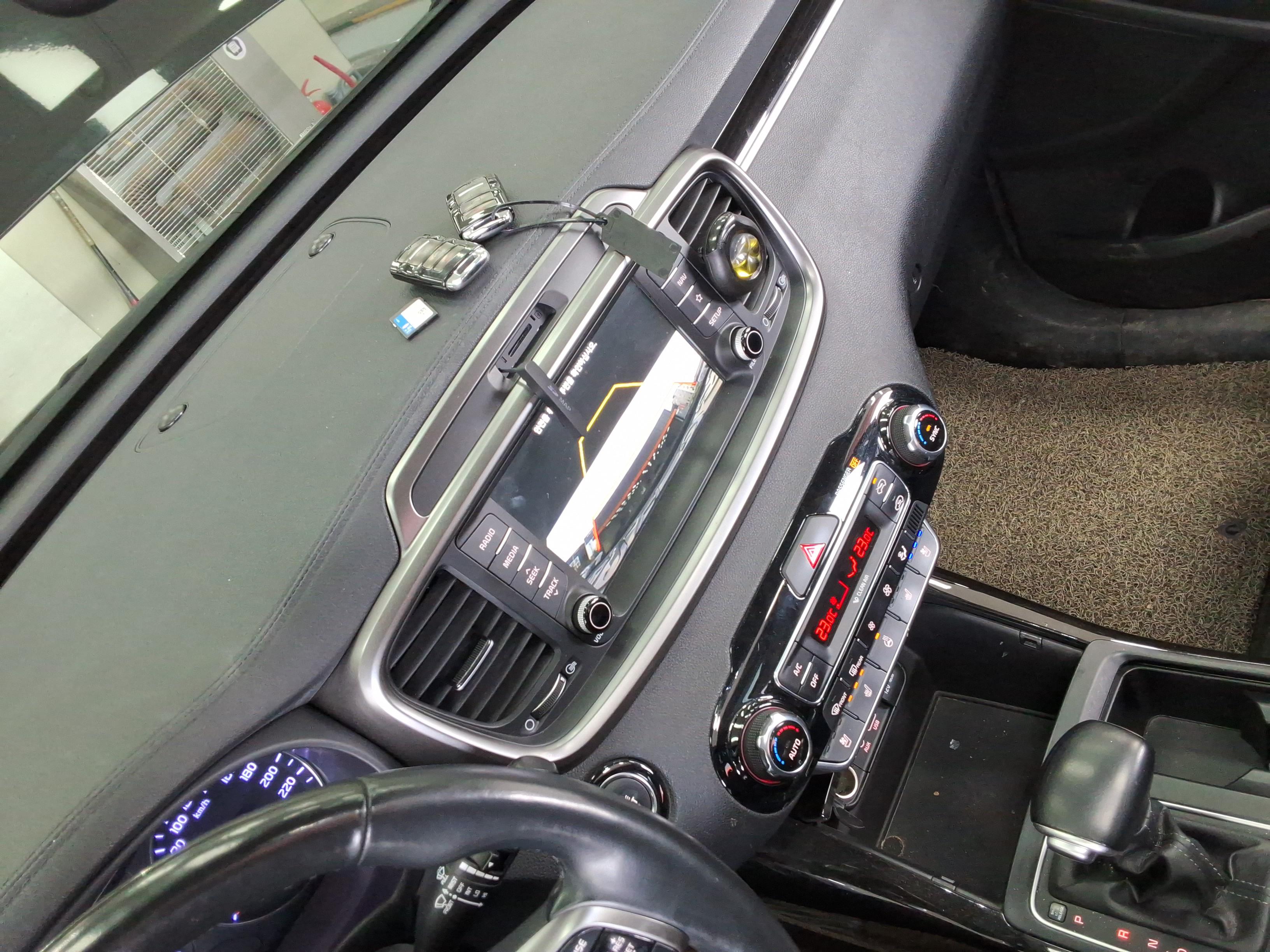 كيا سورينتو 2018 - صورة 17