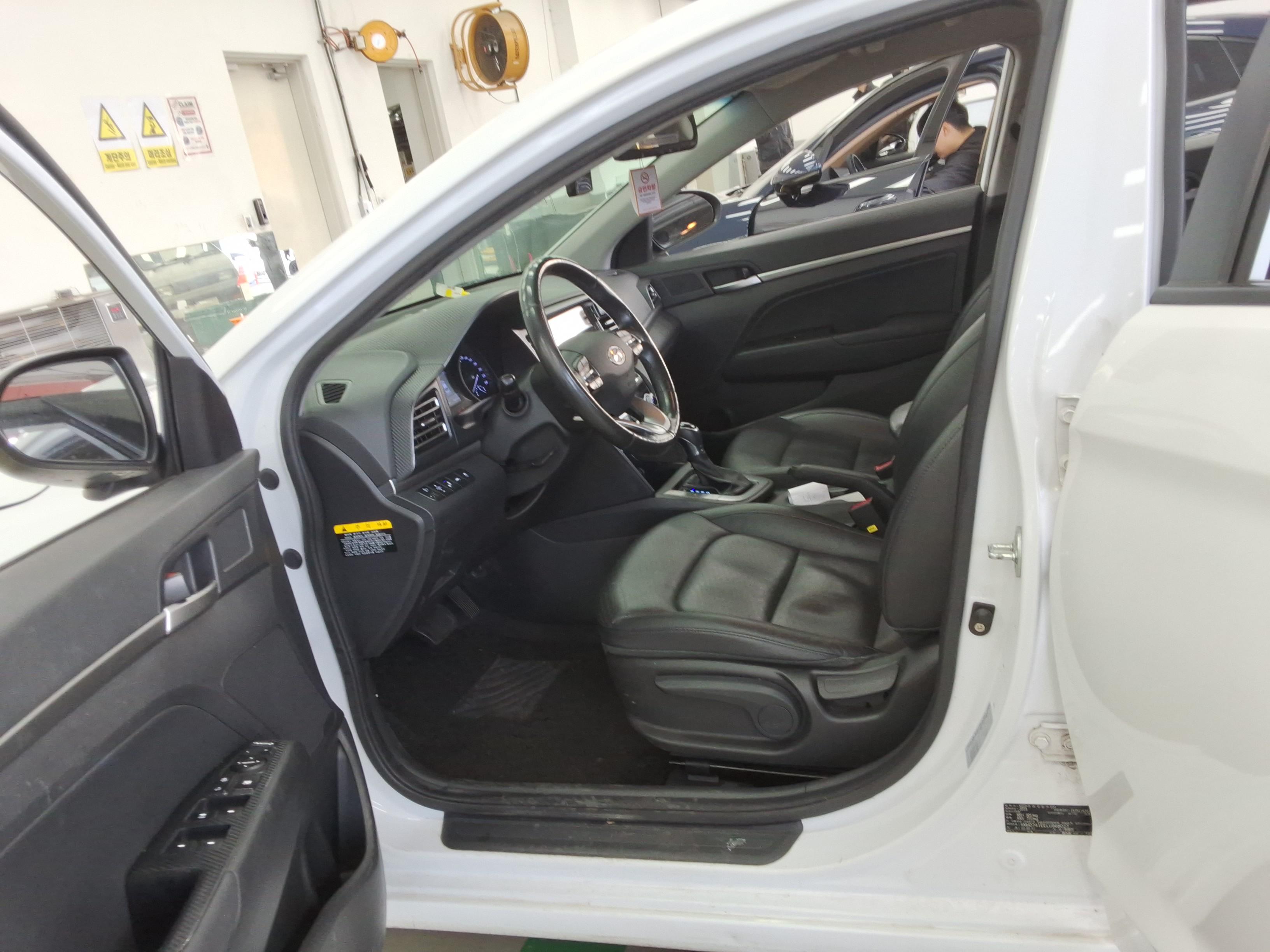 Hyundai Elantra 2020 - Image 10