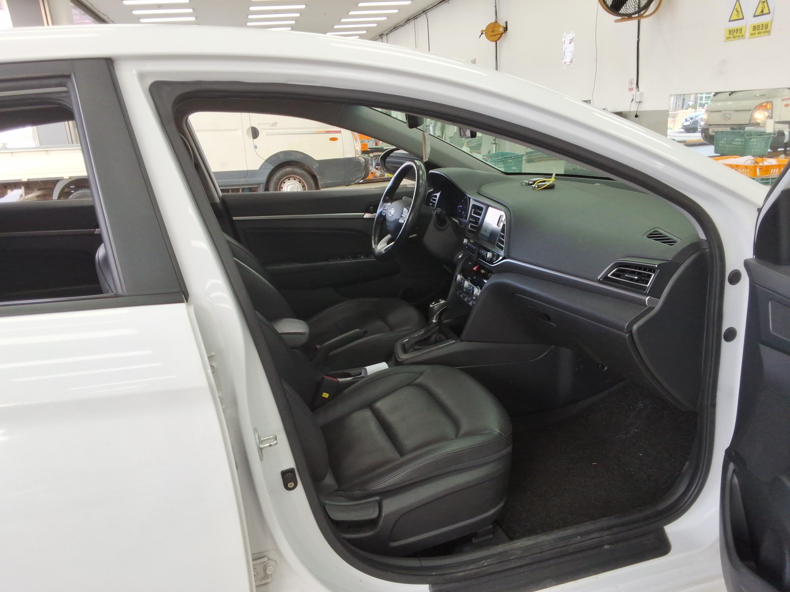 Hyundai Elantra 2020 - Image 14
