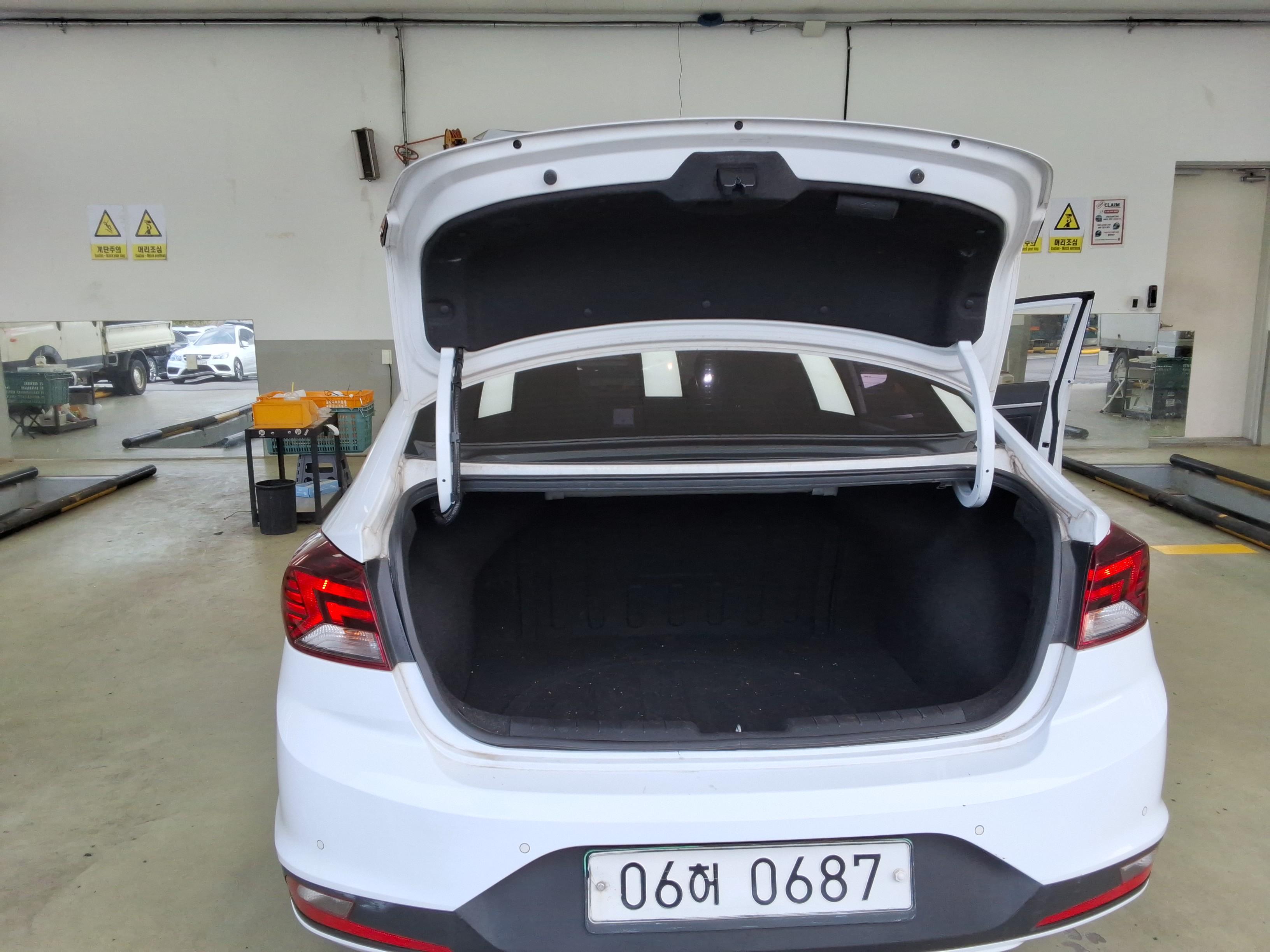 Hyundai Elantra 2020 - Image 15