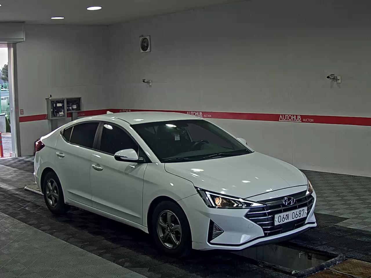 Hyundai Elantra 2020 - Image 2