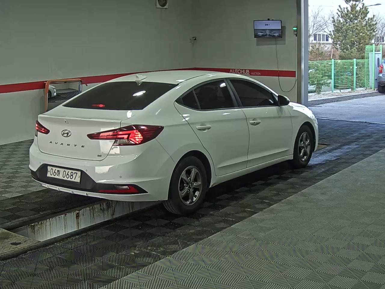 Hyundai Elantra 2020 - Image 4