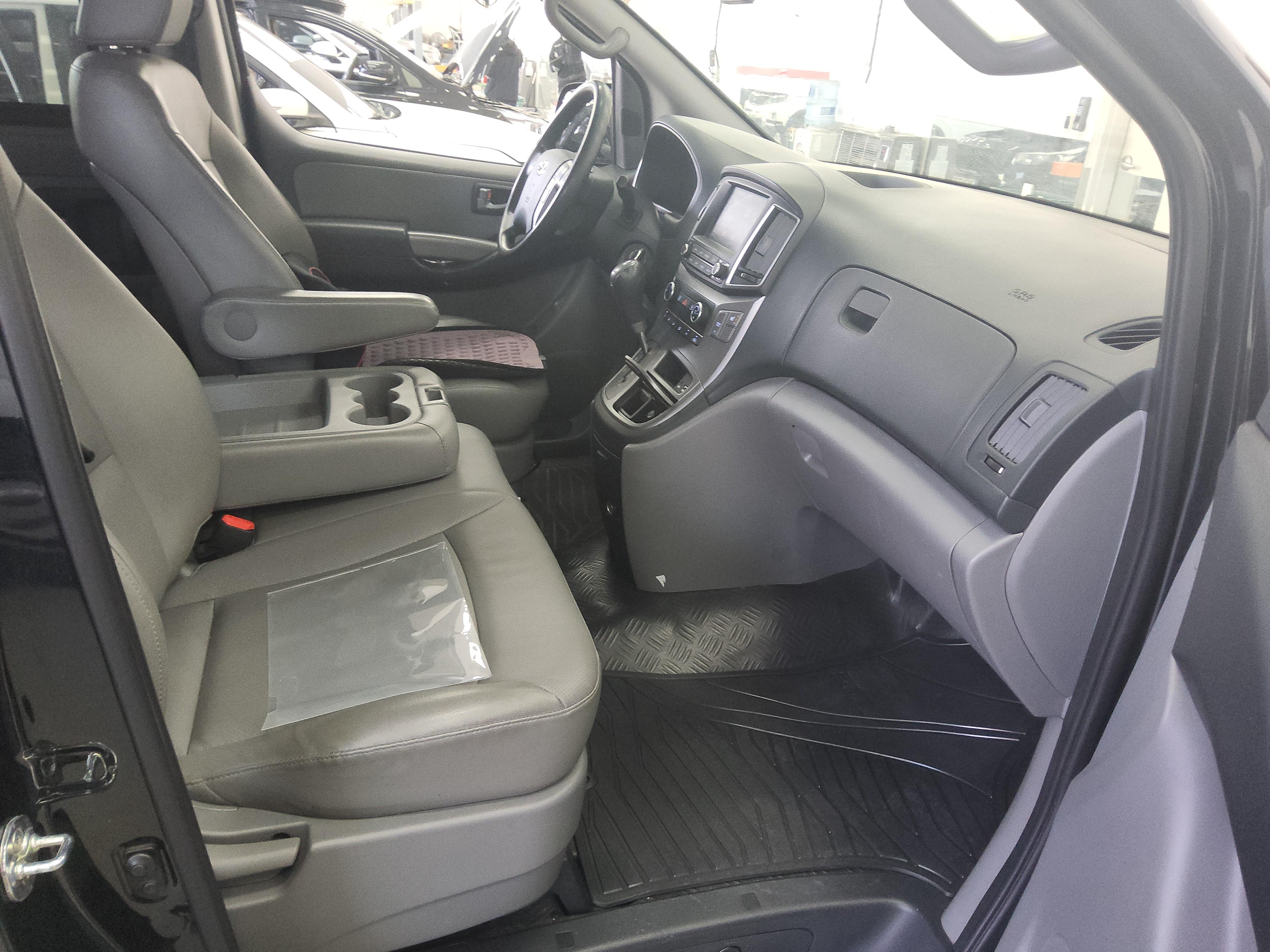 Hyundai Grand Starex 2021 - Image 13