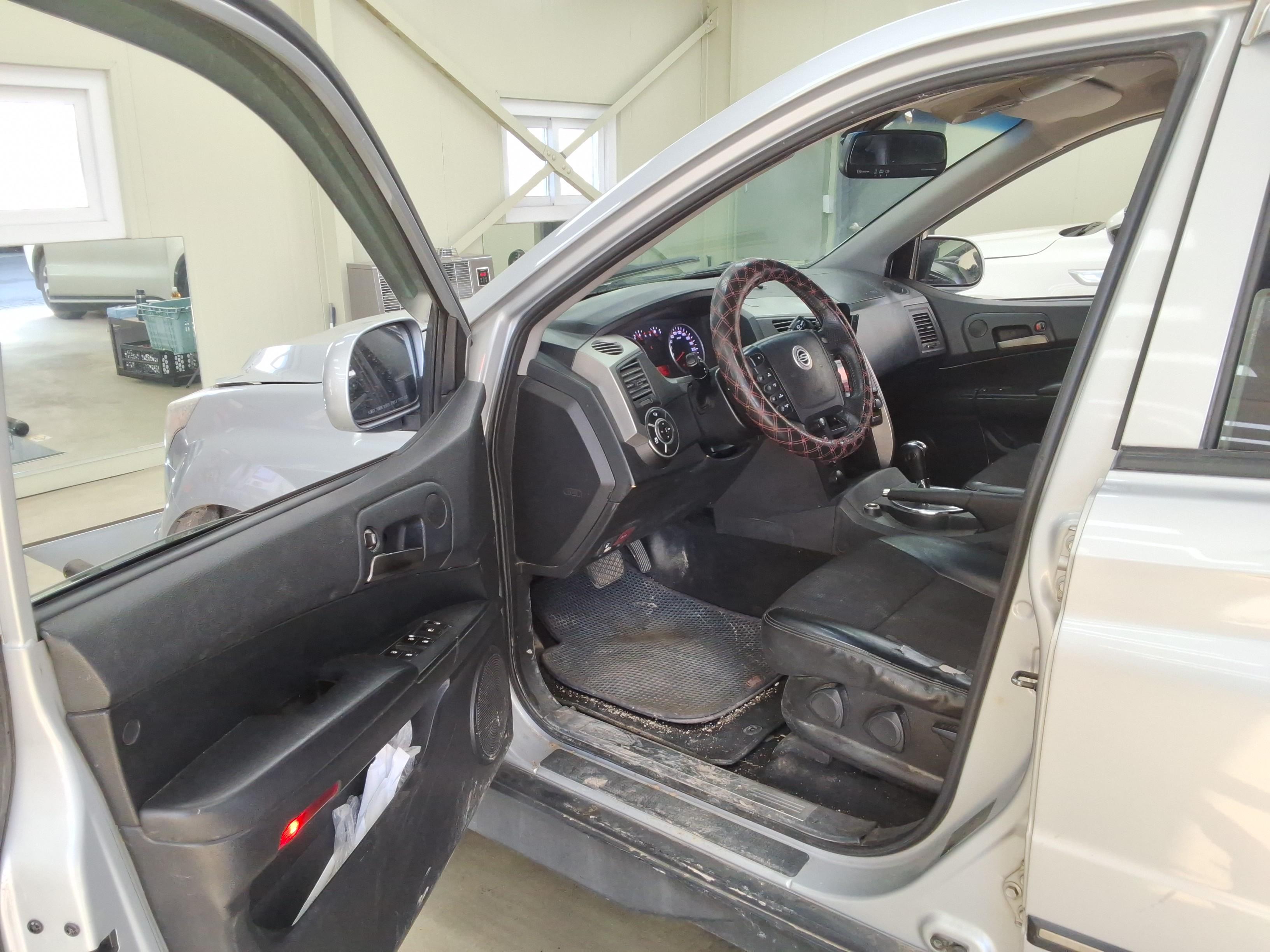 KG Mobility Korando Sports 2012 - Image 9