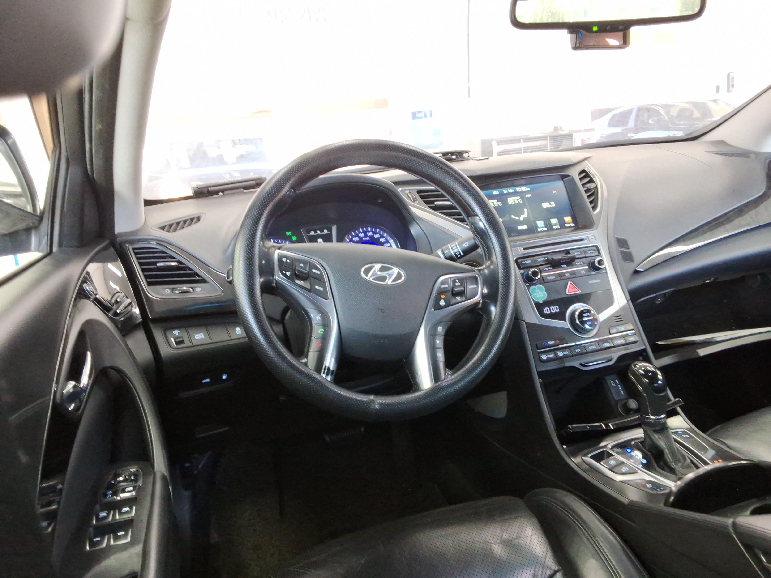 Hyundai Grandeur 2015 - Image 11