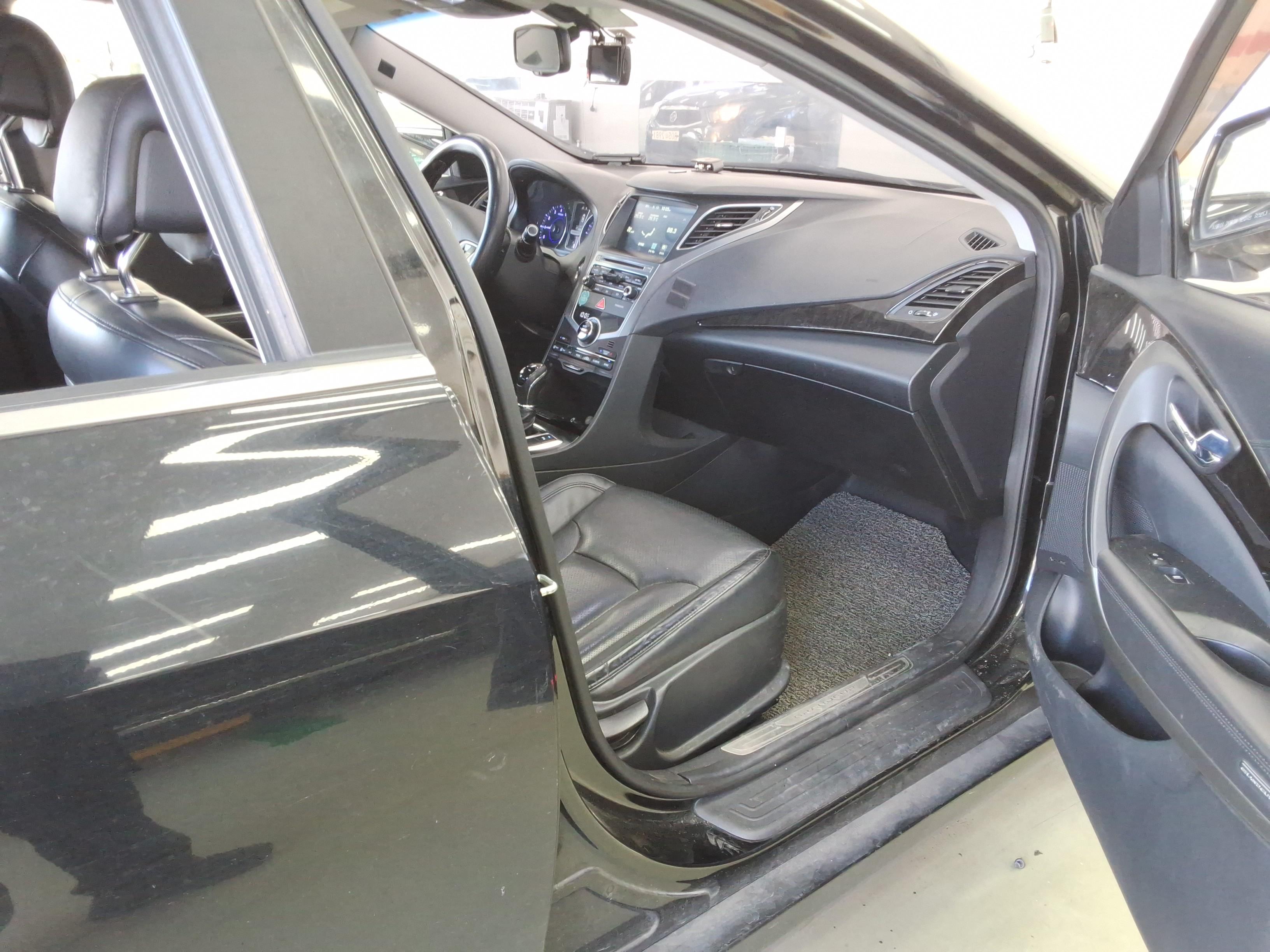 Hyundai Grandeur 2015 - Image 14