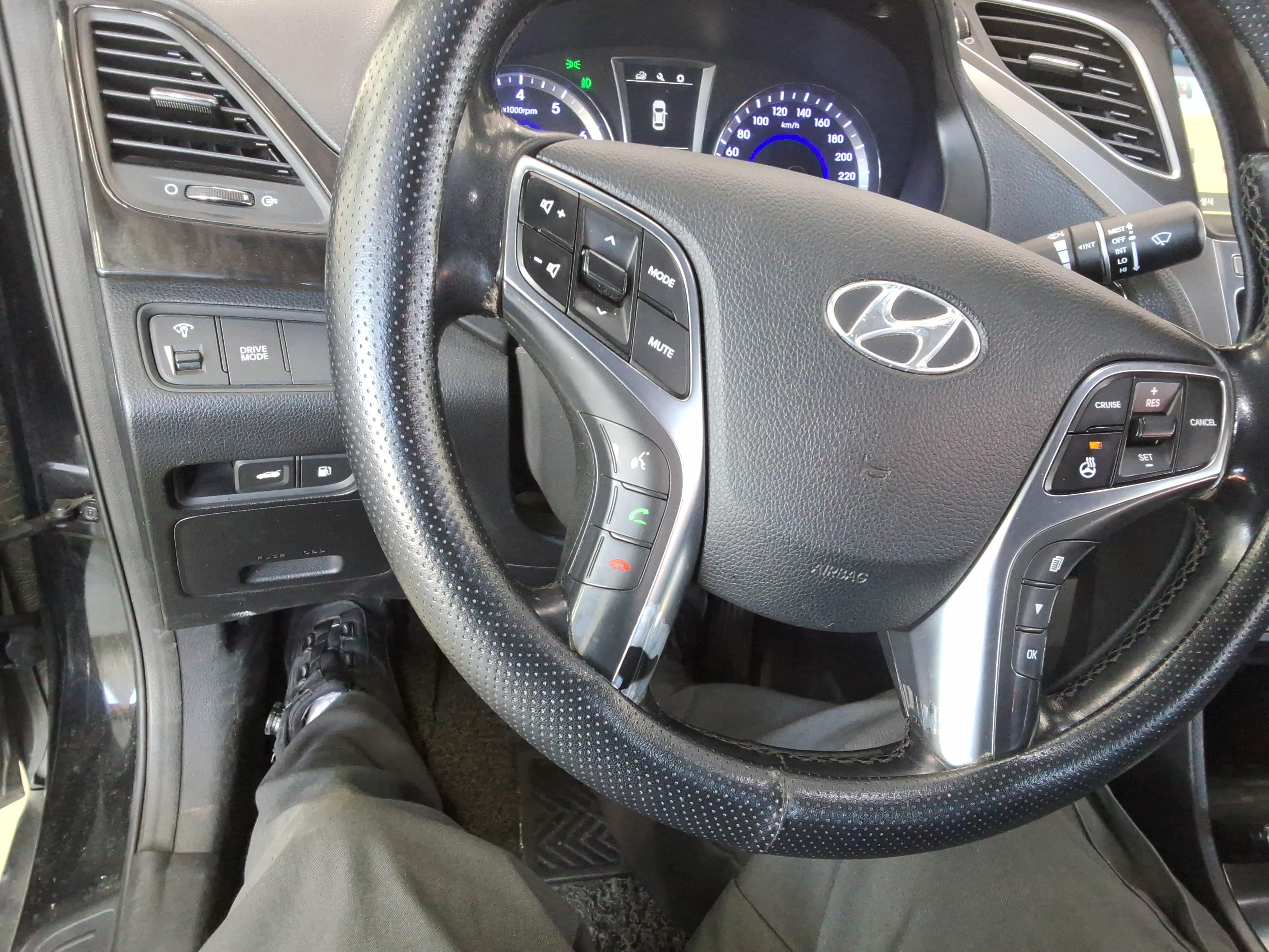 Hyundai Grandeur 2015 - Image 17