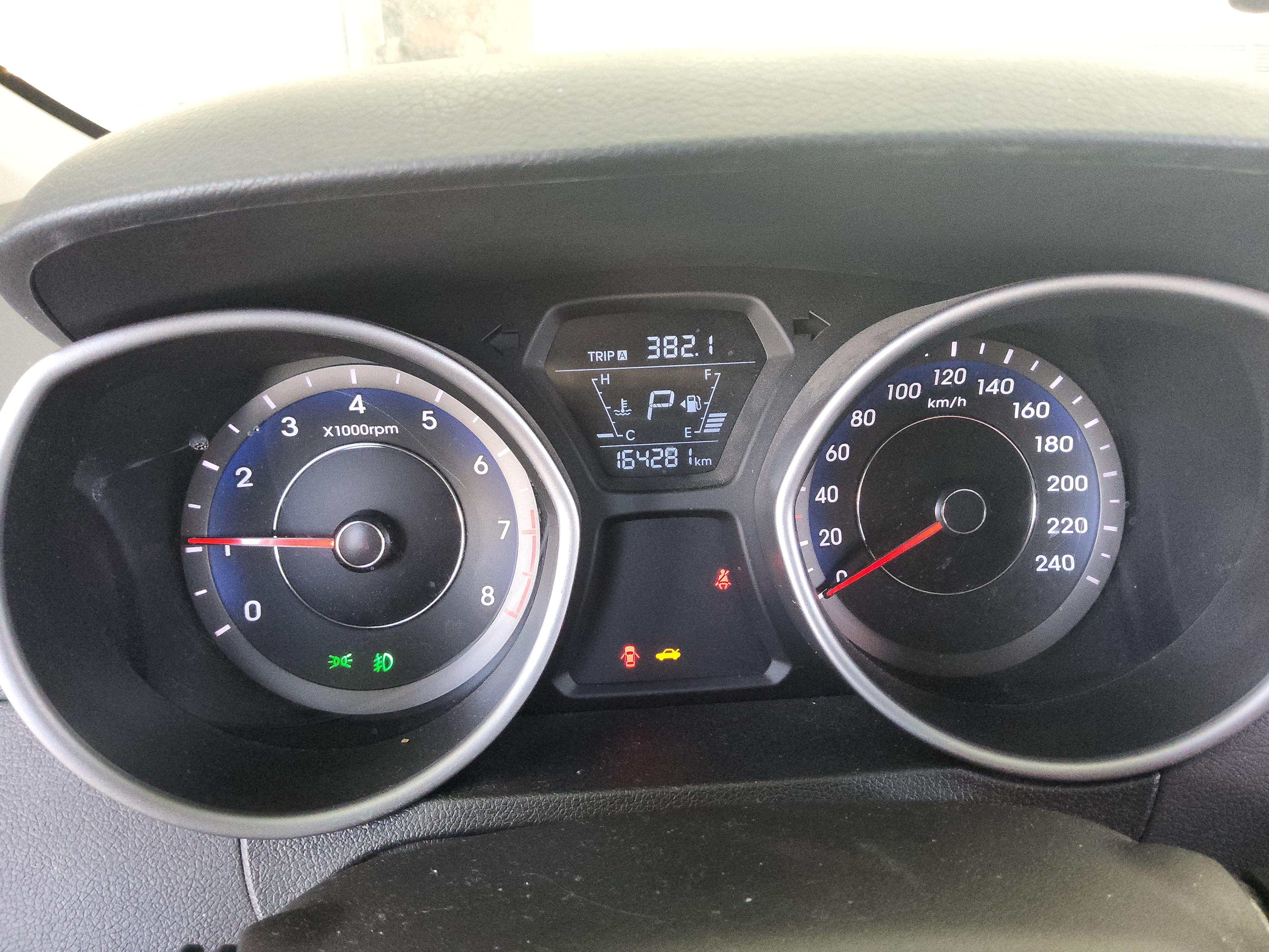 Hyundai Elantra 2014 - Image 8