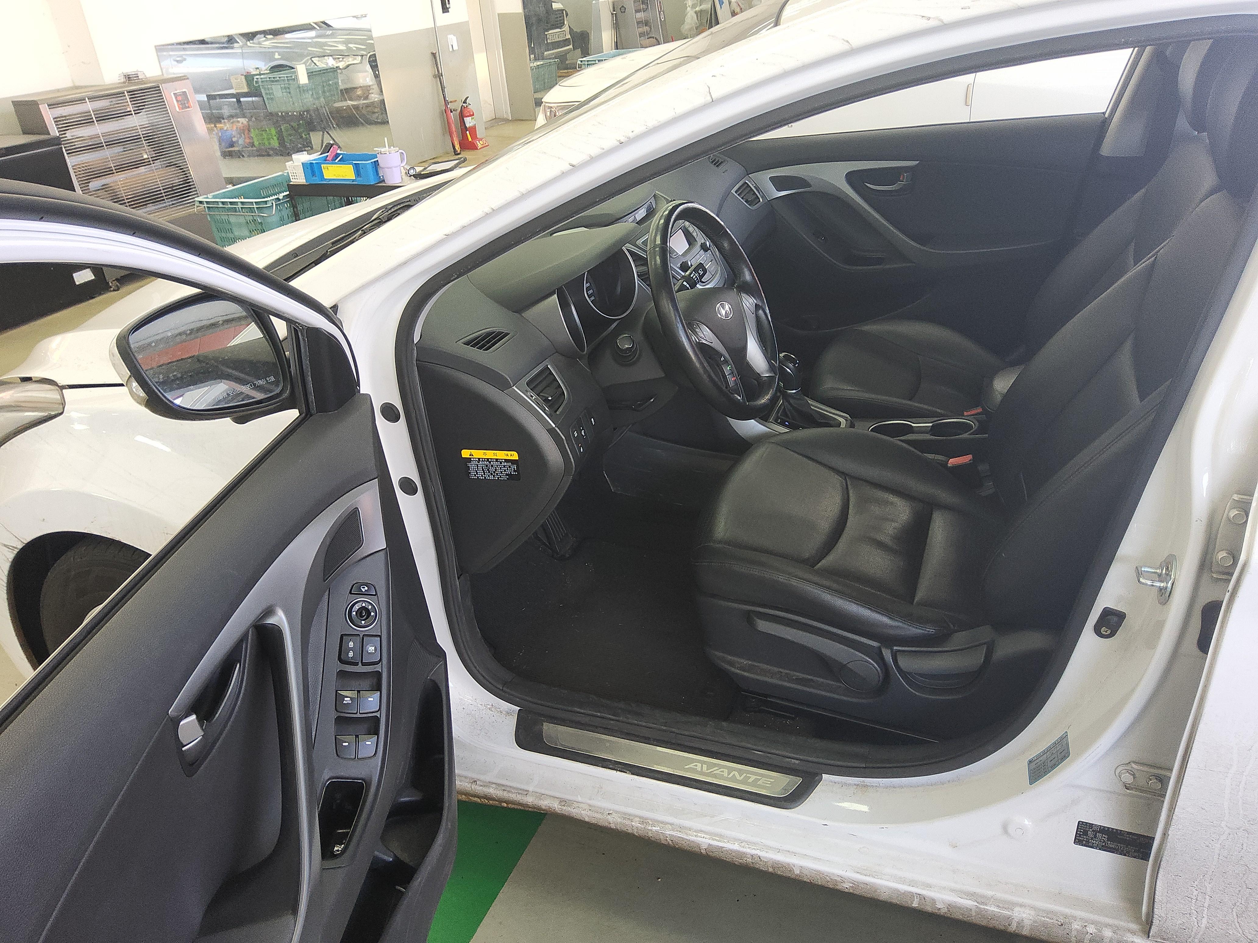 Hyundai Elantra 2014 - Image 9