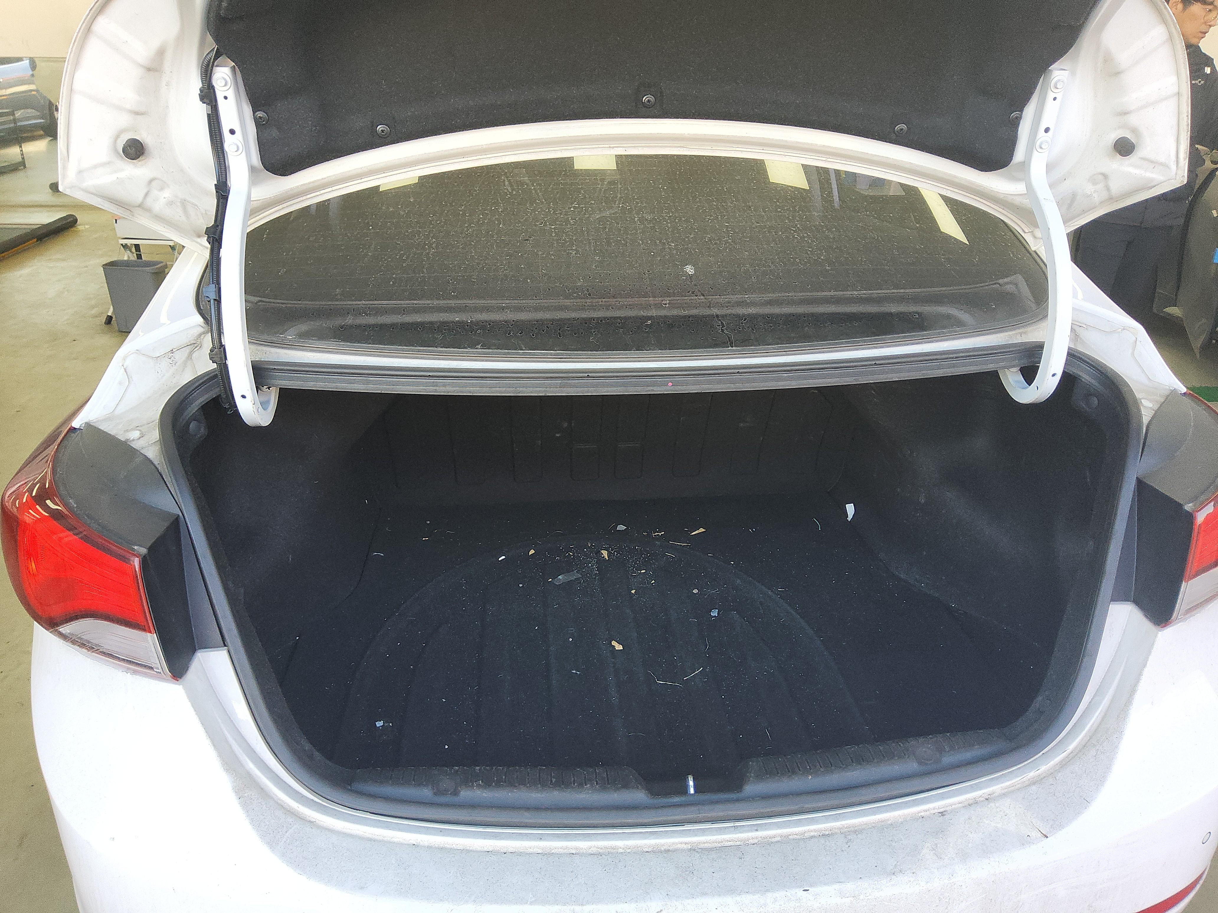 Hyundai Elantra 2014 - Image 14