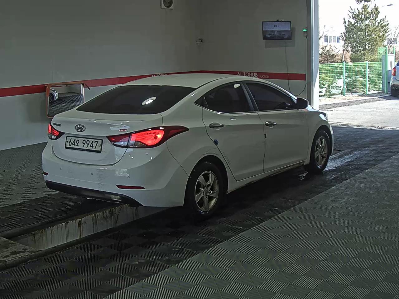 Hyundai Elantra 2014 - Image 4