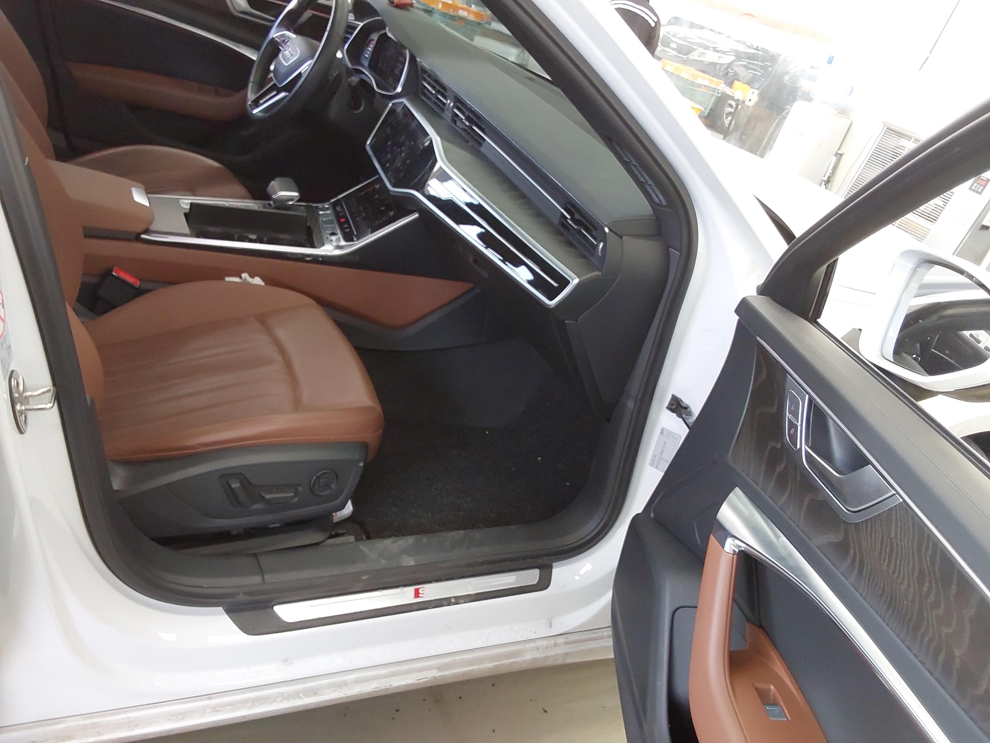 Audi A6 2021 - Image 14