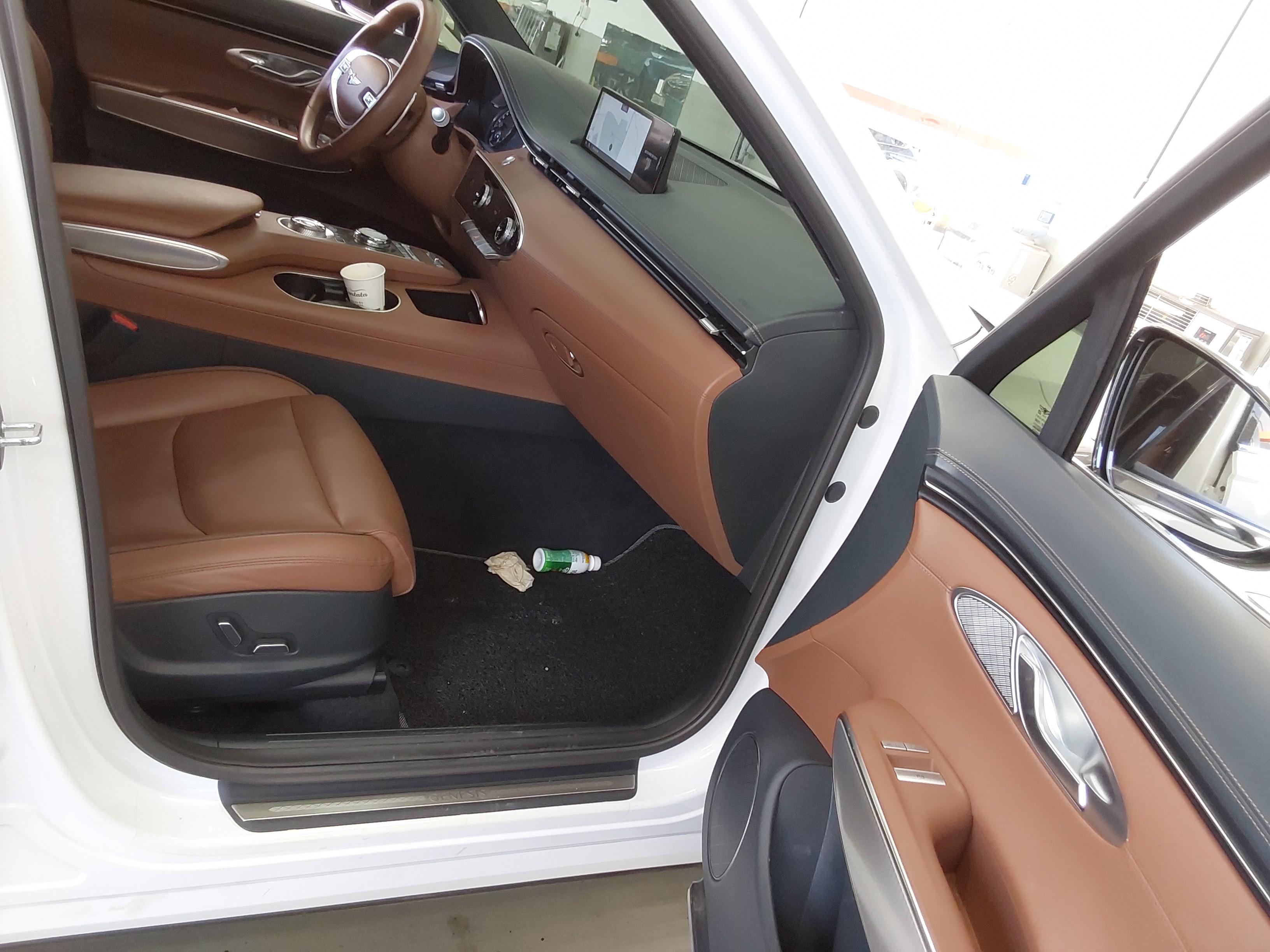 Genesis GV70 2021 - Image 14