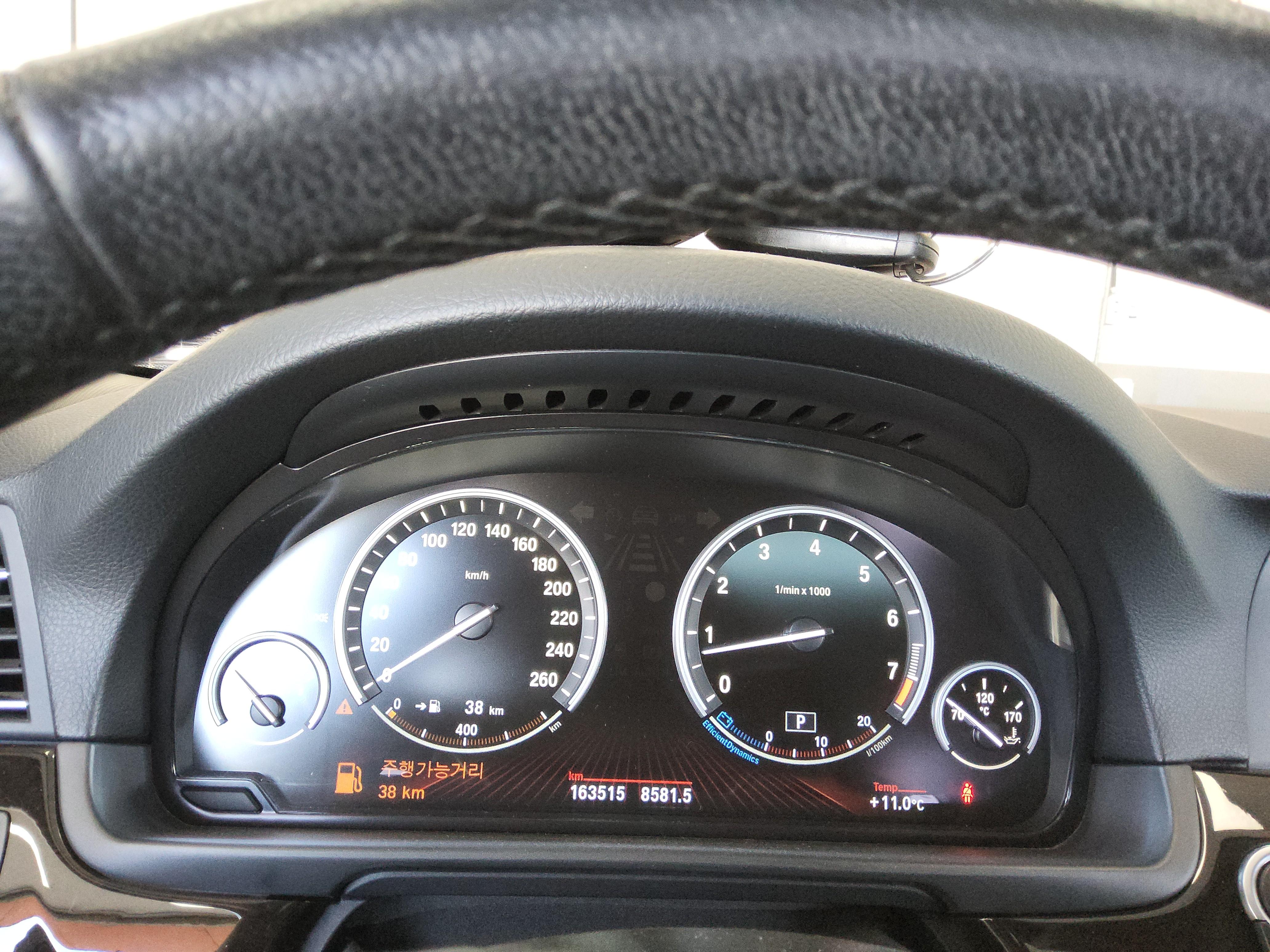 BMW 5 Series 2012 - Image 9