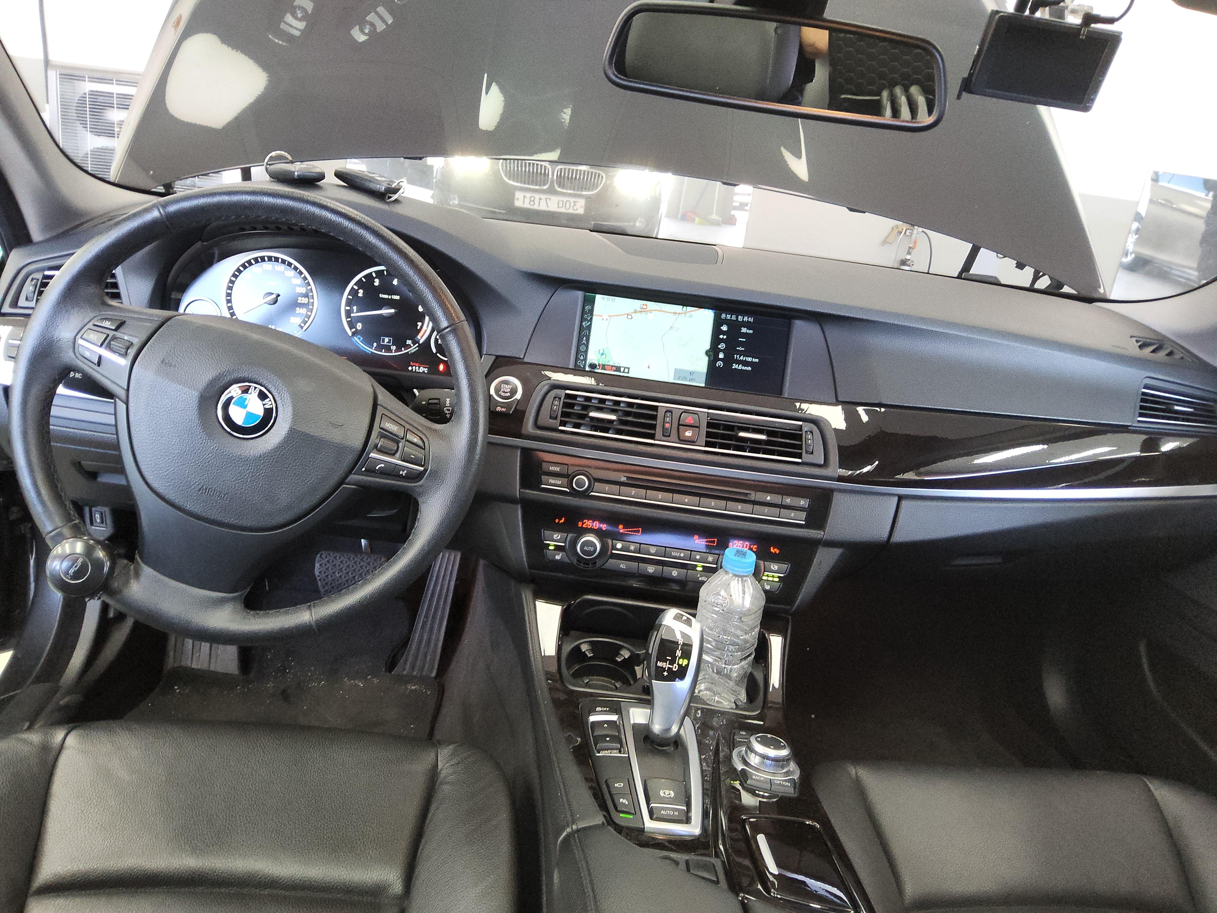 BMW 5 Series 2012 - Image 11