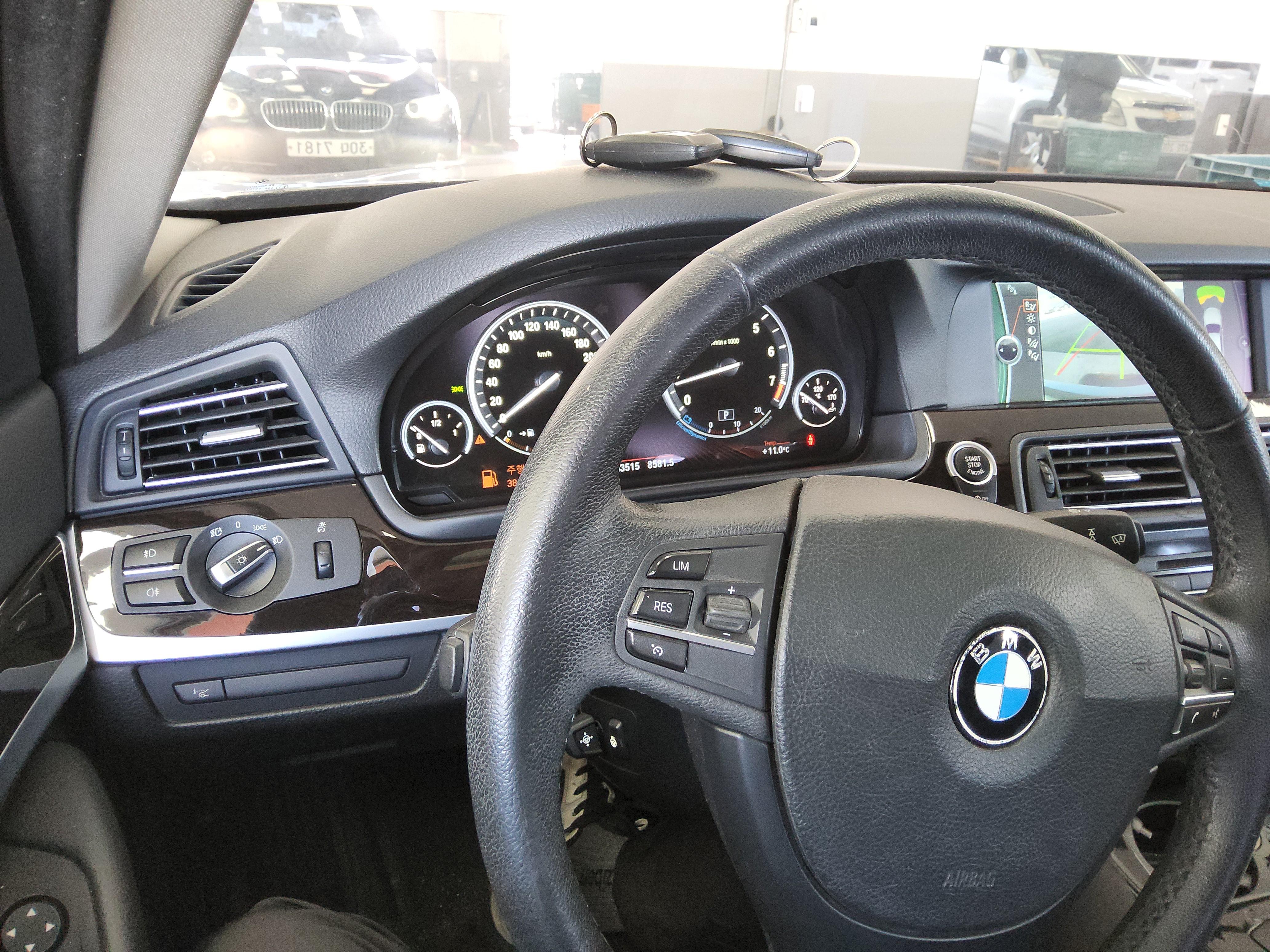 BMW 5 Series 2012 - Image 17