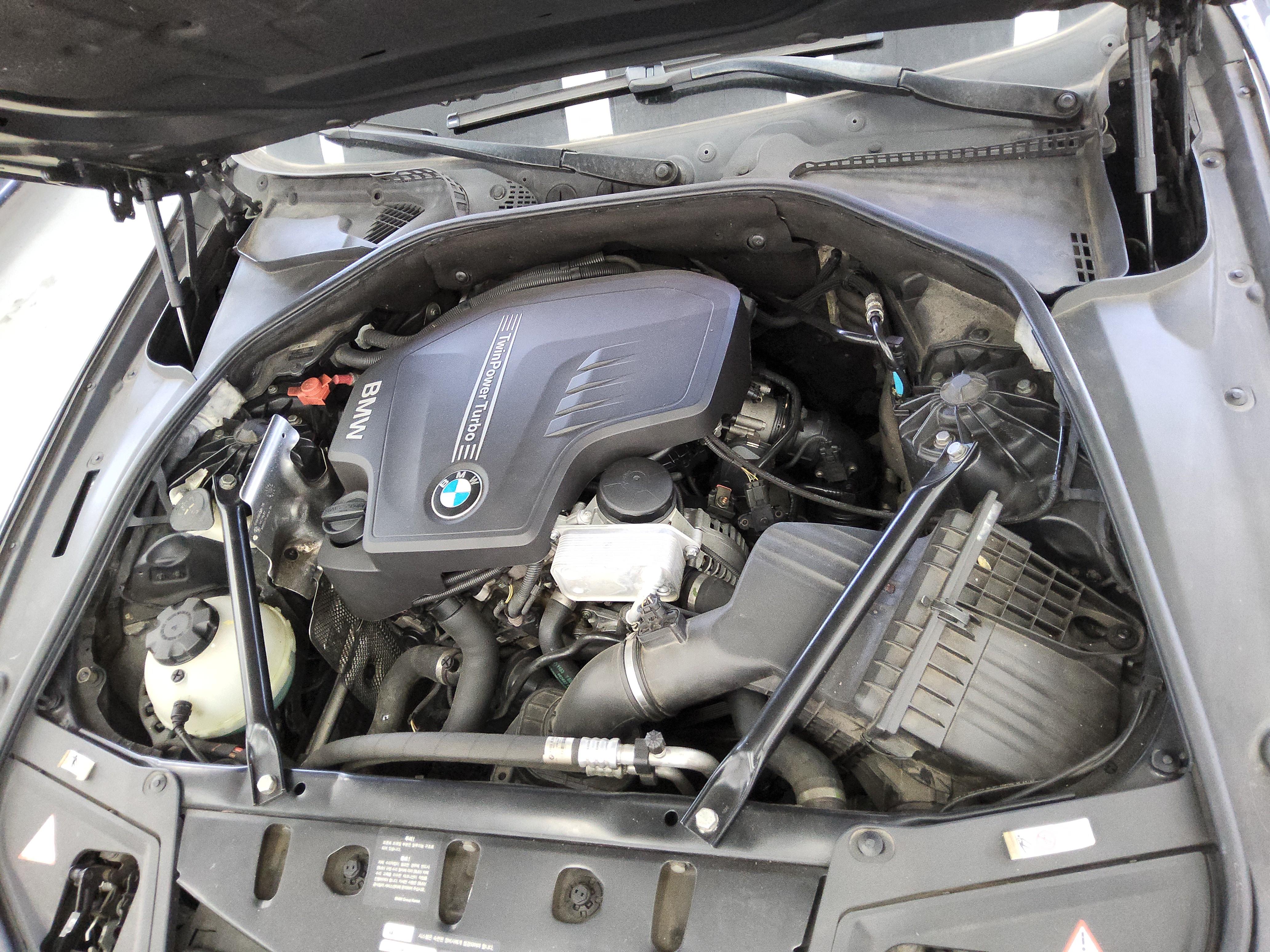 BMW 5 Series 2012 - Image 19