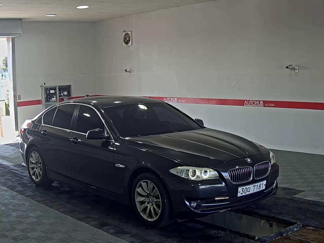 BMW 5 Series 2012 - Image 2
