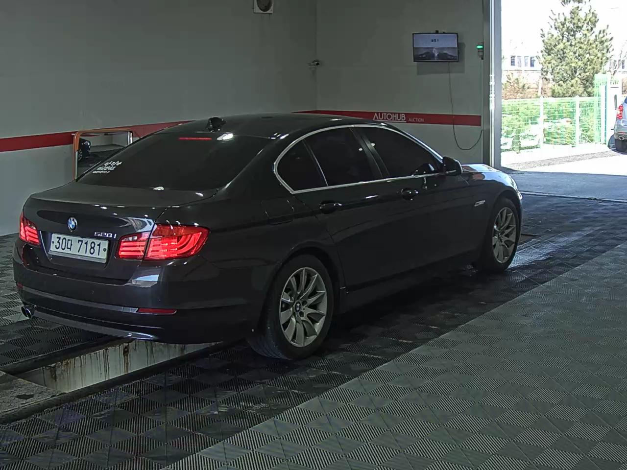 BMW 5 Series 2012 - Image 4