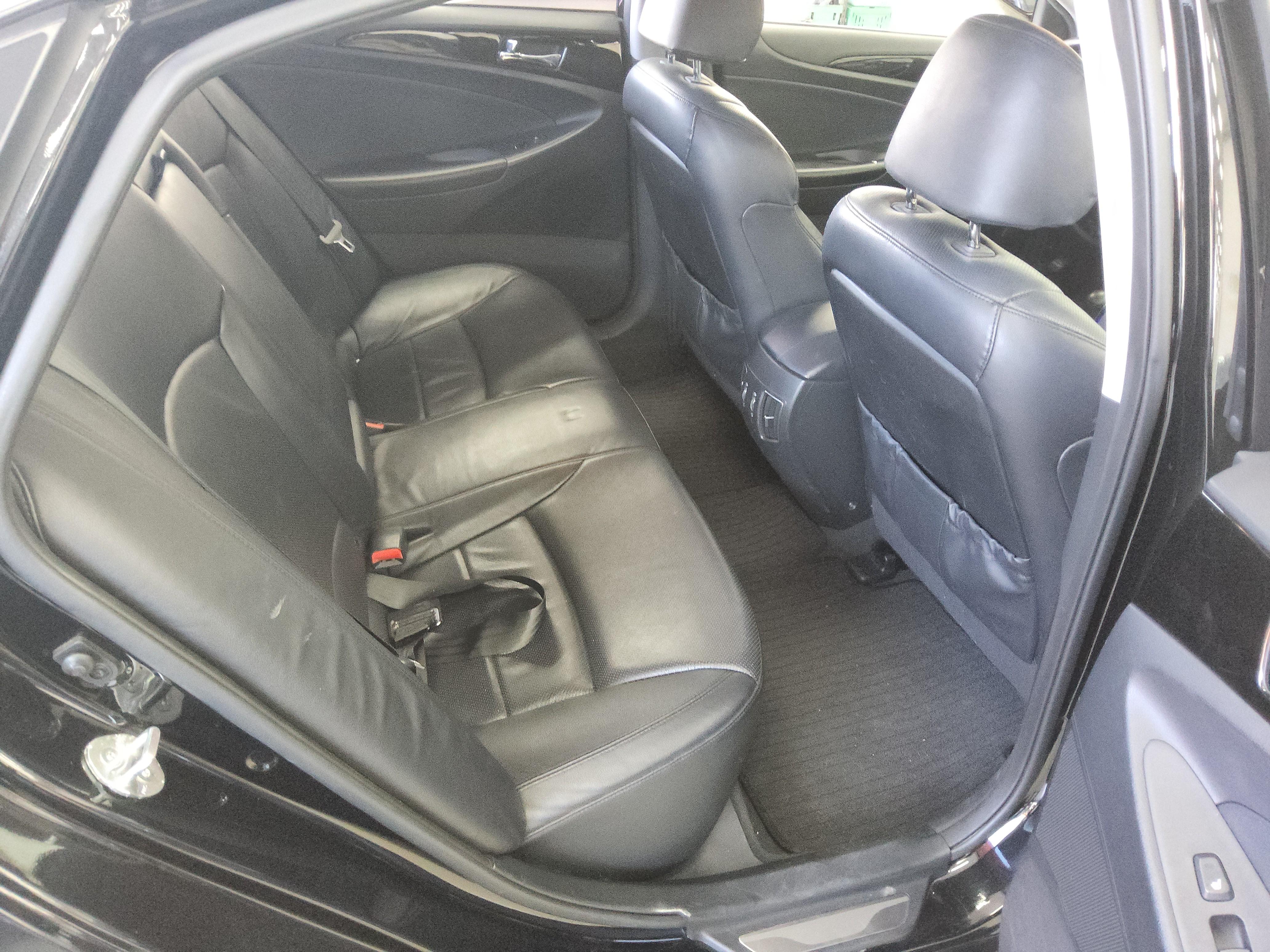 هيونداي سوناتا 2011 - صورة 12