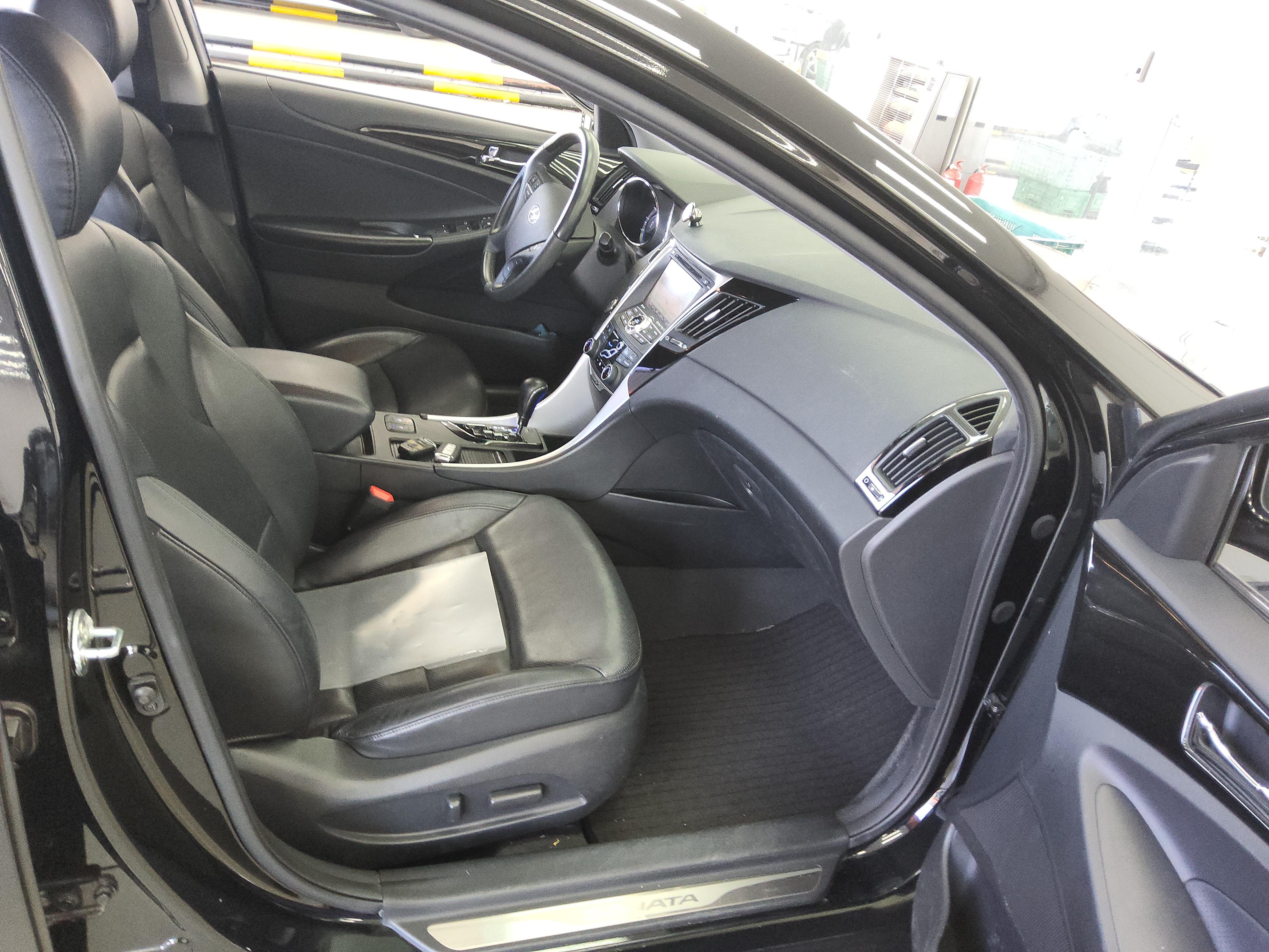 هيونداي سوناتا 2011 - صورة 13