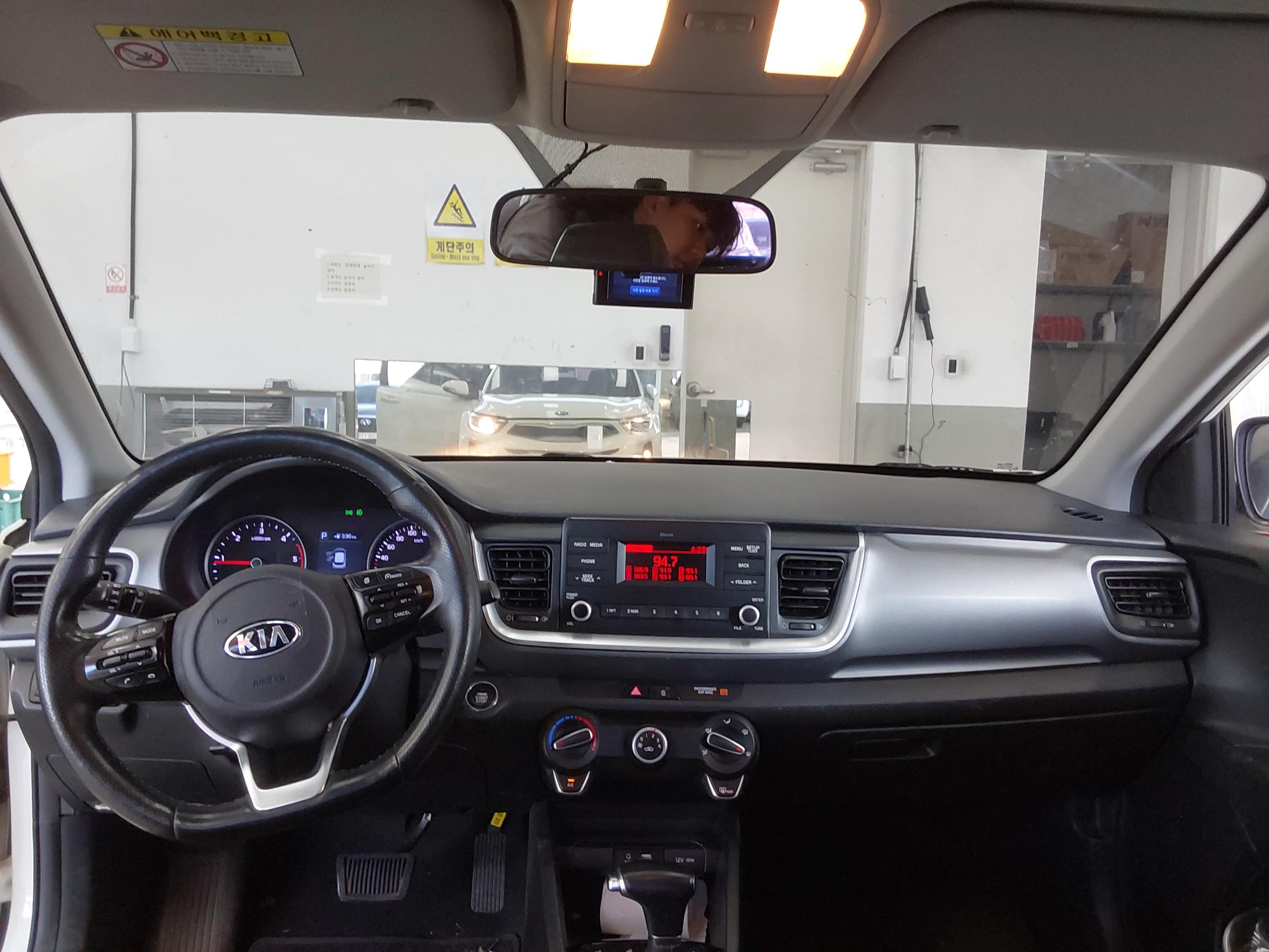 Kia Stonic 2018 - Image 10