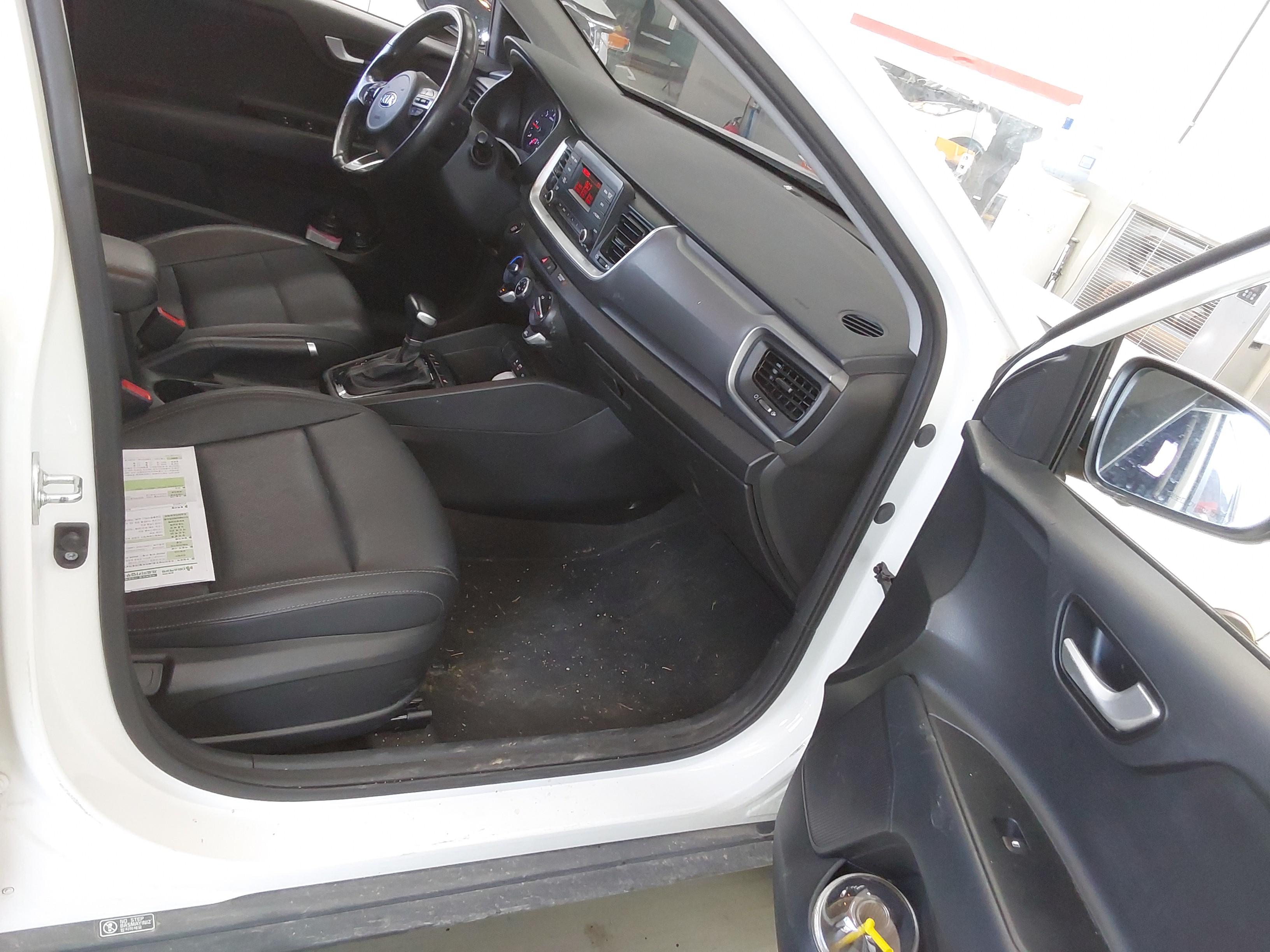 Kia Stonic 2018 - Image 14