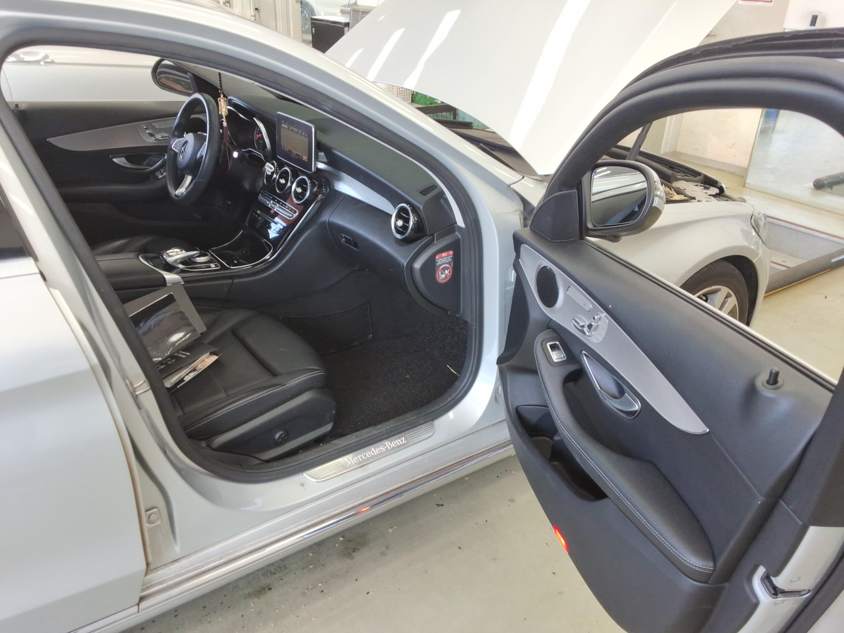 Mercedes-Benz C-Class 2018 - Image 12