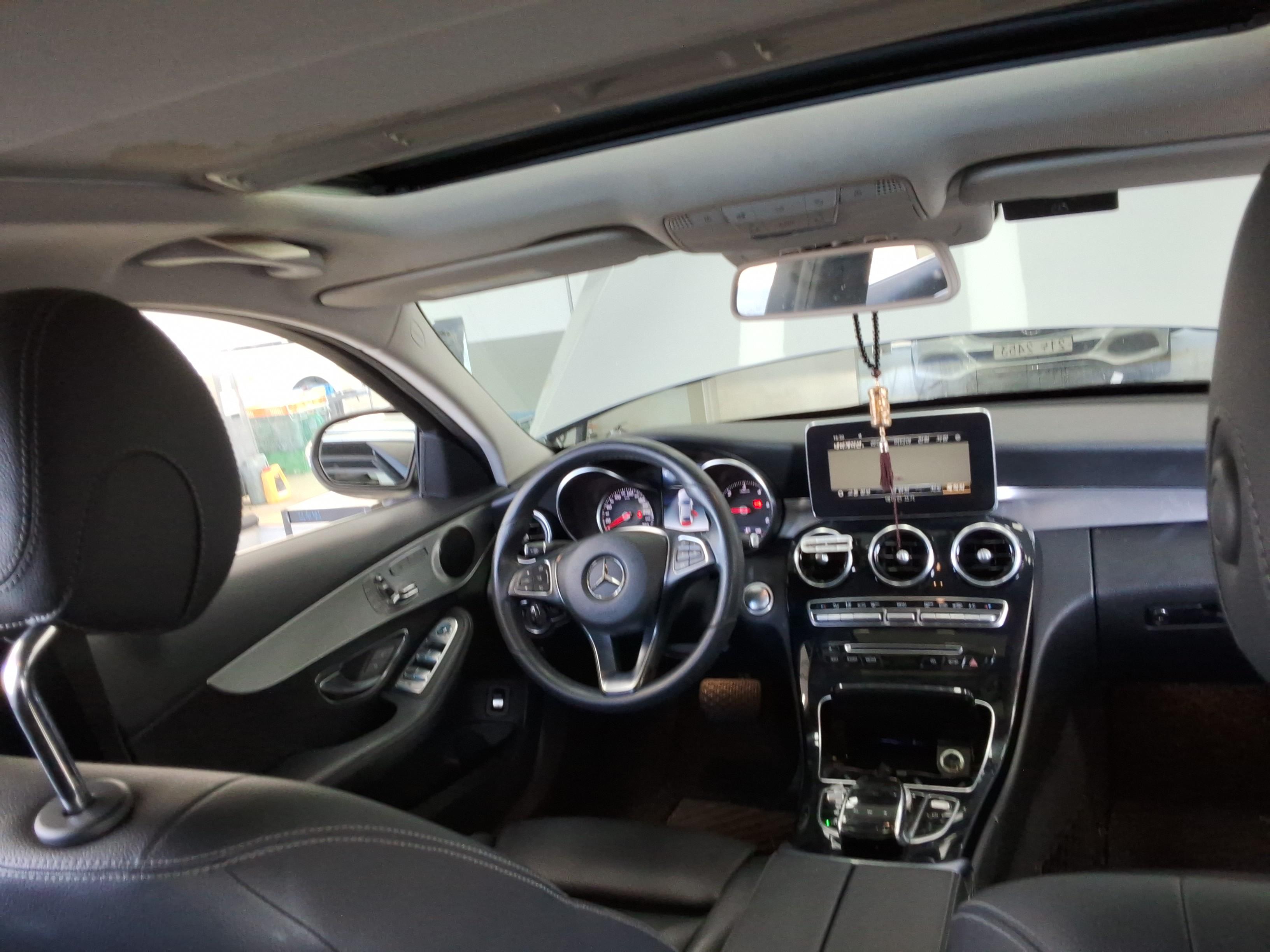 Mercedes-Benz C-Class 2018 - Image 13