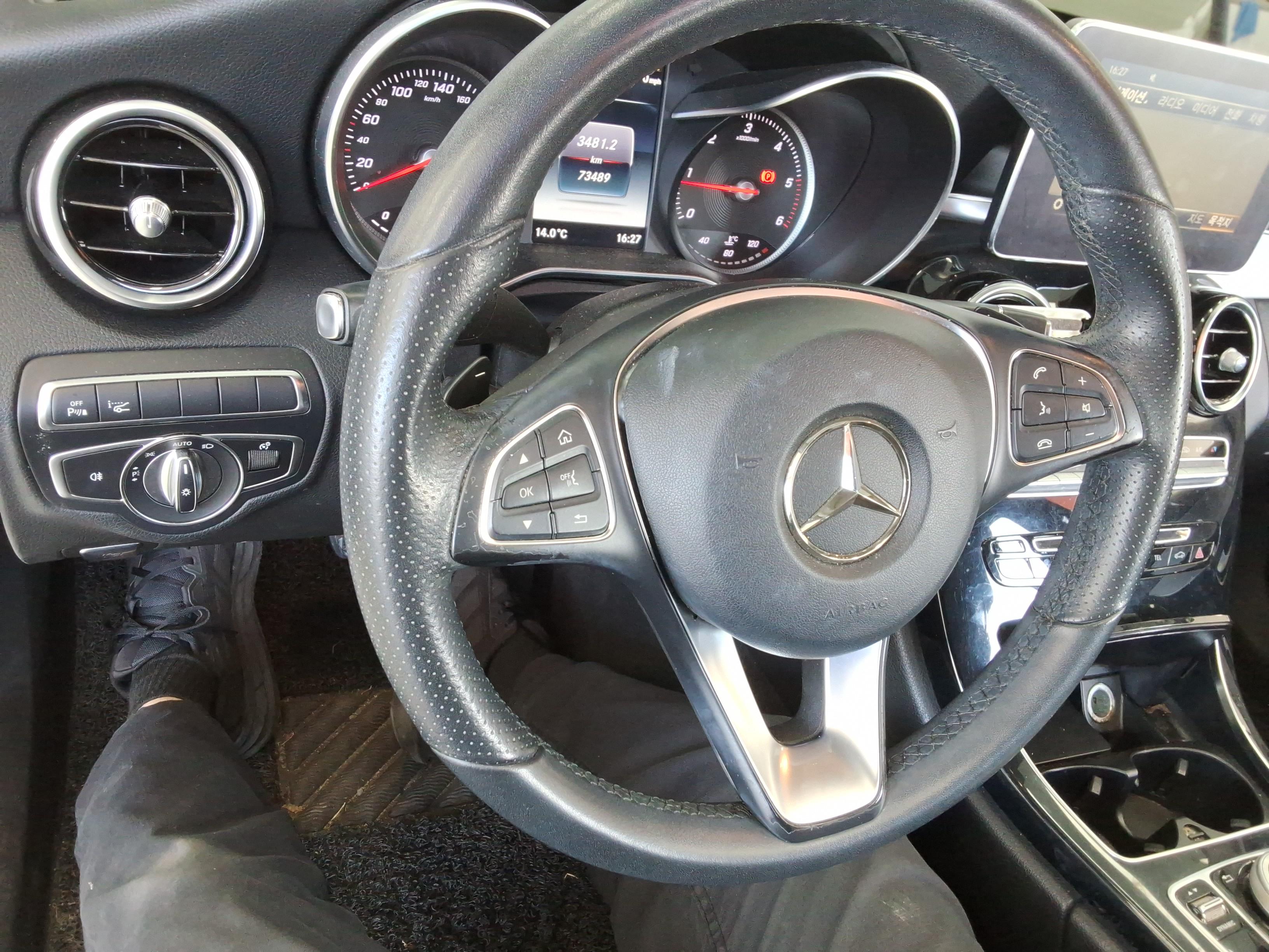 Mercedes-Benz C-Class 2018 - Image 15