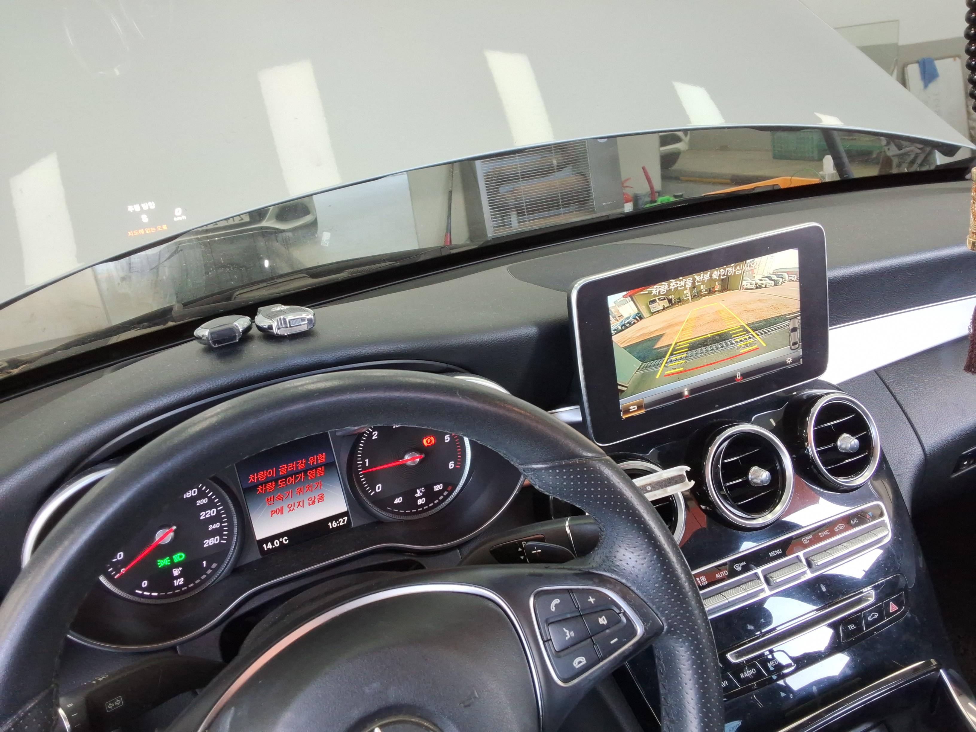 Mercedes-Benz C-Class 2018 - Image 16